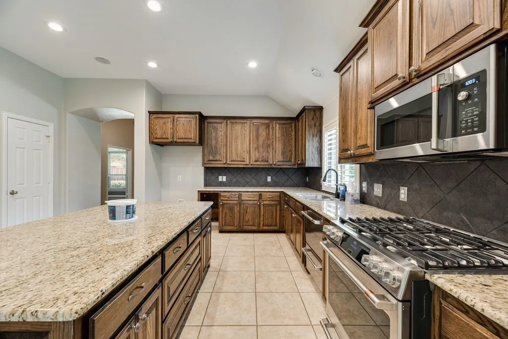 Single Family Residence For Sale in Kaufman County , 1010 Ranger Road, Forney, Texas 75126, 4 Bedroom, 4 Bathroom, 4 Garage spaces, 3,316 Sqft, built in 2007, mls#21373656, Real Estate Agent in Forney, Homes For Sale in Kaufman county, Homes For Sale in Forney, Realtor in Forney Texas, Real Estate Brokerage Independent Realty Texas, Luminita Cordes Realtor