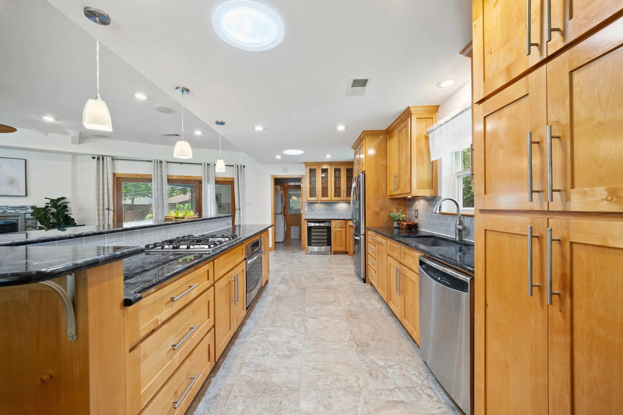 Single Family Residence For Sale in Dallas County , 10412 Silverock Drive, Dallas, Texas 75218, 3 Bedroom, 3 Bathroom, 2 Garage spaces, 2,106 Sqft, built in 1960, mls#21372044, Real Estate Agent in Dallas, Homes For Sale in Dallas county, Homes For Sale in Dallas, Realtor in Dallas Texas, Real Estate Brokerage Independent Realty Texas, Luminita Cordes Realtor