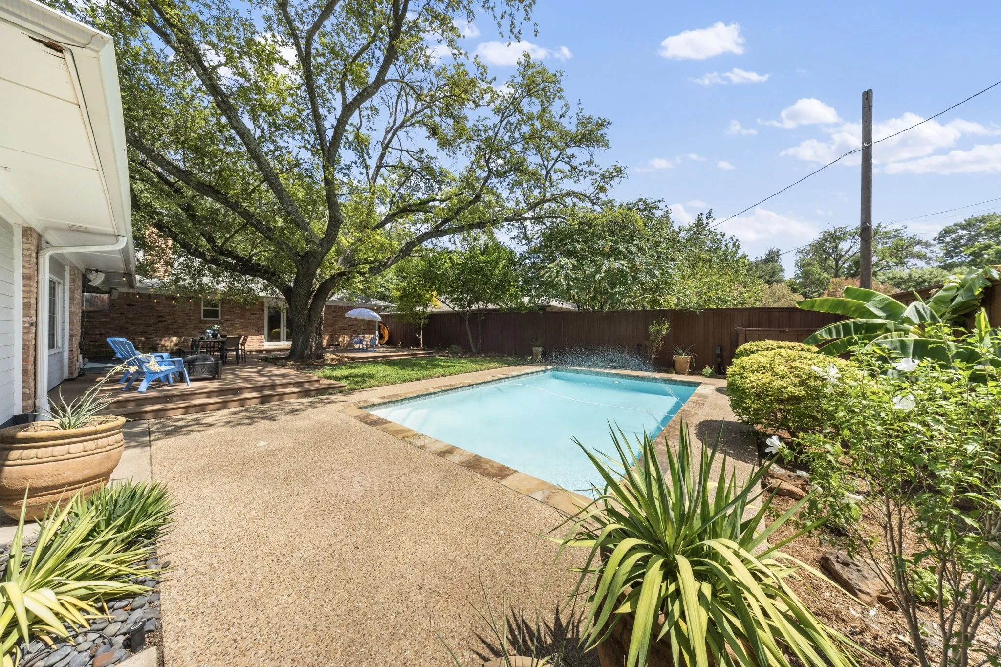 Single Family Residence For Sale in Dallas County , 10412 Silverock Drive, Dallas, Texas 75218, 3 Bedroom, 3 Bathroom, 2 Garage spaces, 2,106 Sqft, built in 1960, mls#21372044, Real Estate Agent in Dallas, Homes For Sale in Dallas county, Homes For Sale in Dallas, Realtor in Dallas Texas, Real Estate Brokerage Independent Realty Texas, Luminita Cordes Realtor