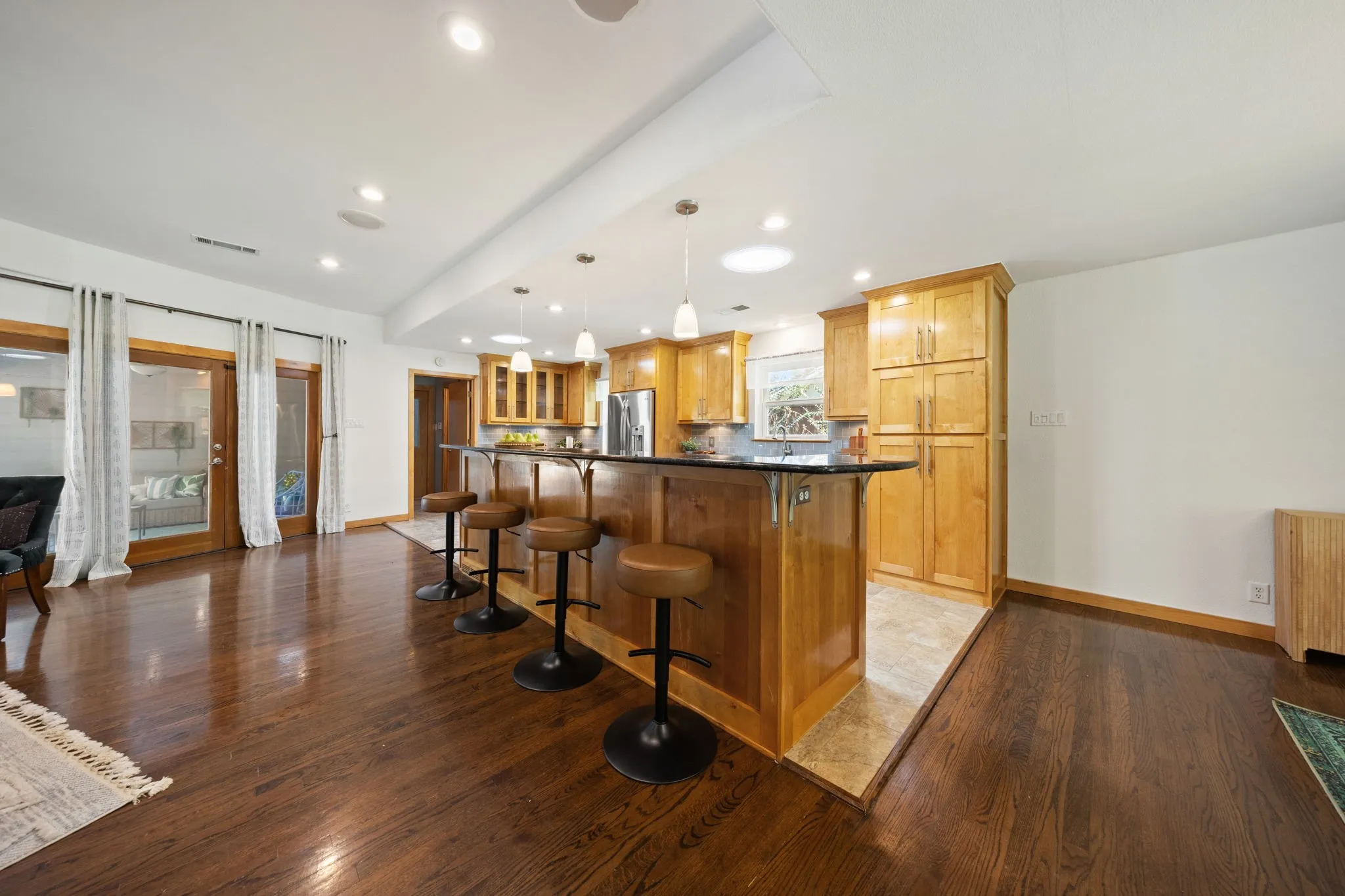 Single Family Residence For Sale in Dallas County , 10412 Silverock Drive, Dallas, Texas 75218, 3 Bedroom, 3 Bathroom, 2 Garage spaces, 2,106 Sqft, built in 1960, mls#21372044, Real Estate Agent in Dallas, Homes For Sale in Dallas county, Homes For Sale in Dallas, Realtor in Dallas Texas, Real Estate Brokerage Independent Realty Texas, Luminita Cordes Realtor