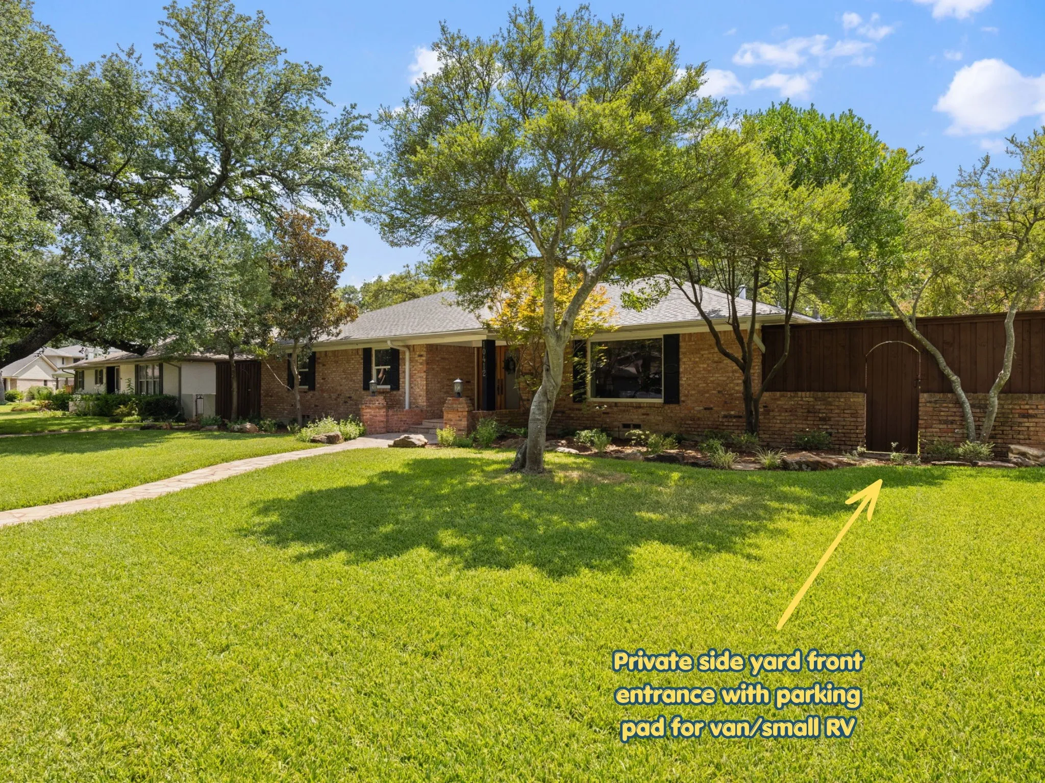 Single Family Residence For Sale in Dallas County , 10412 Silverock Drive, Dallas, Texas 75218, 3 Bedroom, 3 Bathroom, 2 Garage spaces, 2,106 Sqft, built in 1960, mls#21372044, Real Estate Agent in Dallas, Homes For Sale in Dallas county, Homes For Sale in Dallas, Realtor in Dallas Texas, Real Estate Brokerage Independent Realty Texas, Luminita Cordes Realtor