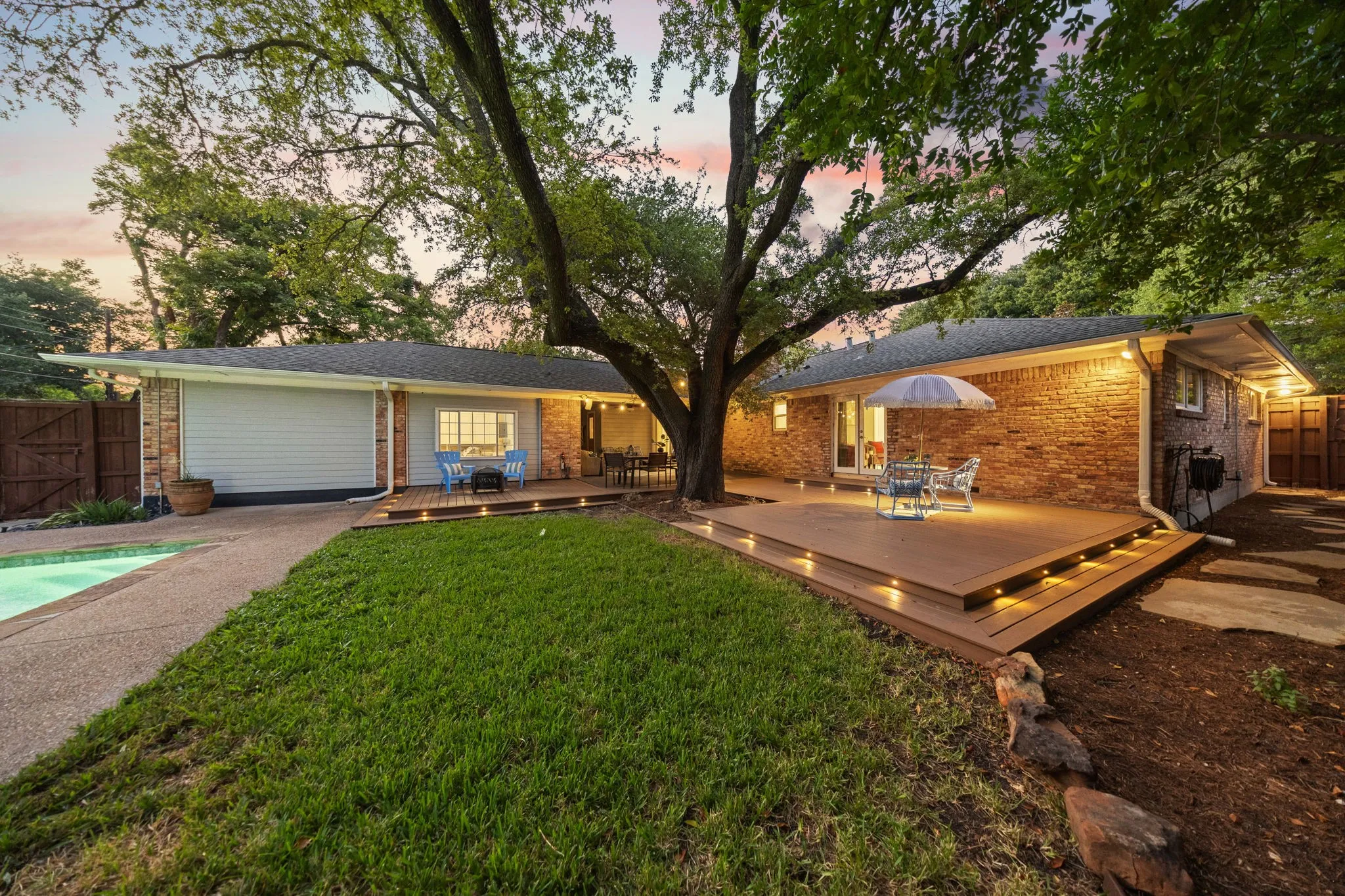 Single Family Residence For Sale in Dallas County , 10412 Silverock Drive, Dallas, Texas 75218, 3 Bedroom, 3 Bathroom, 2 Garage spaces, 2,106 Sqft, built in 1960, mls#21372044, Real Estate Agent in Dallas, Homes For Sale in Dallas county, Homes For Sale in Dallas, Realtor in Dallas Texas, Real Estate Brokerage Independent Realty Texas, Luminita Cordes Realtor