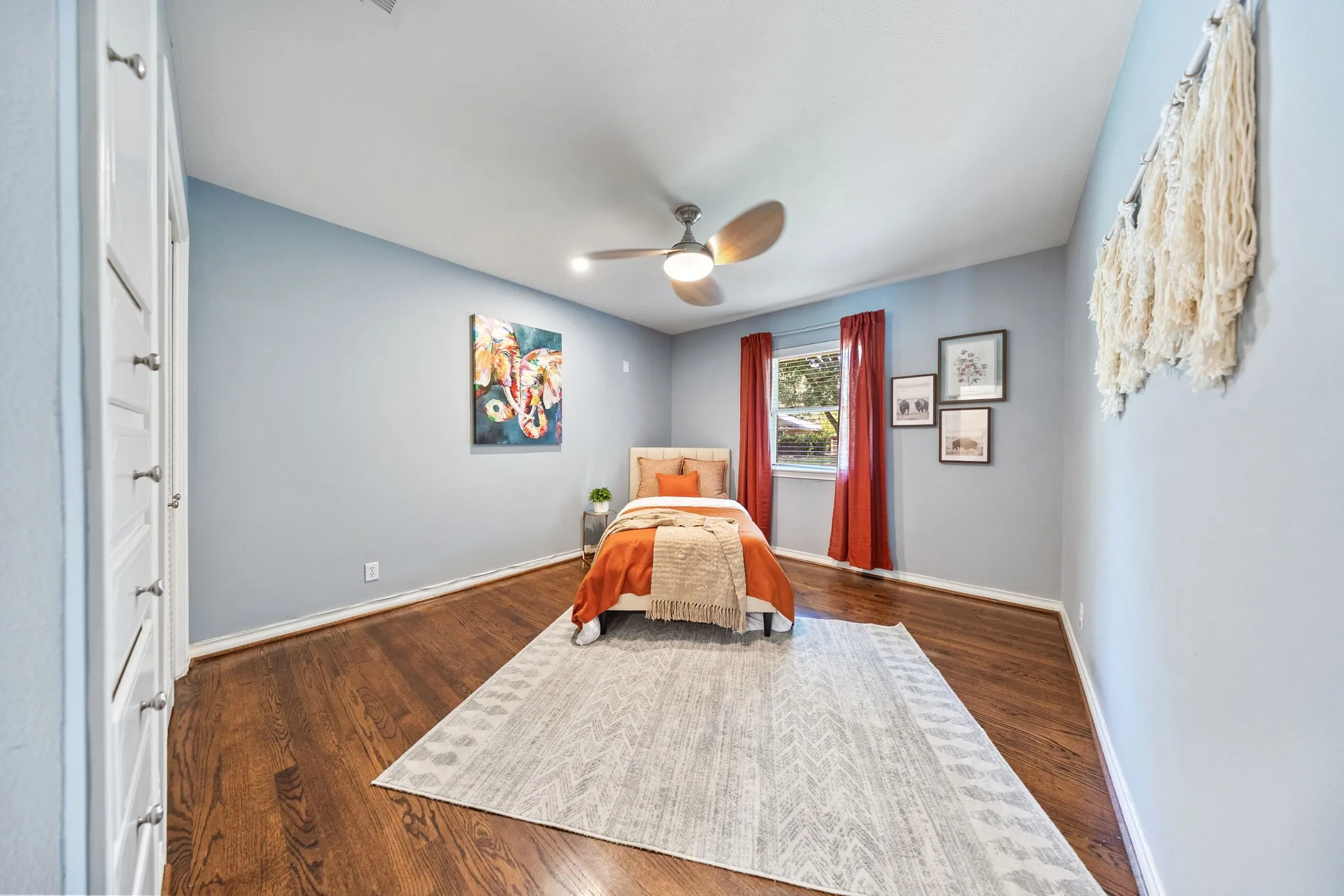 Single Family Residence For Sale in Dallas County , 10412 Silverock Drive, Dallas, Texas 75218, 3 Bedroom, 3 Bathroom, 2 Garage spaces, 2,106 Sqft, built in 1960, mls#21372044, Real Estate Agent in Dallas, Homes For Sale in Dallas county, Homes For Sale in Dallas, Realtor in Dallas Texas, Real Estate Brokerage Independent Realty Texas, Luminita Cordes Realtor
