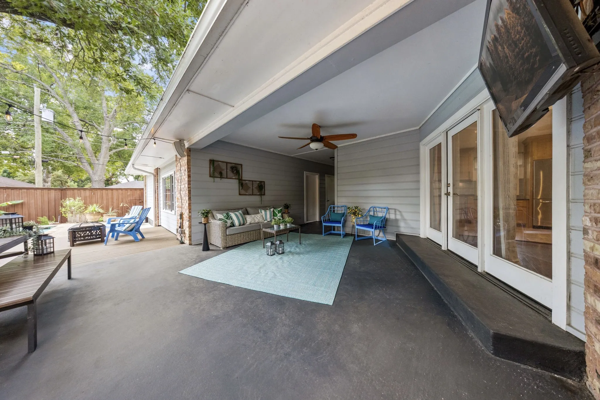 Single Family Residence For Sale in Dallas County , 10412 Silverock Drive, Dallas, Texas 75218, 3 Bedroom, 3 Bathroom, 2 Garage spaces, 2,106 Sqft, built in 1960, mls#21372044, Real Estate Agent in Dallas, Homes For Sale in Dallas county, Homes For Sale in Dallas, Realtor in Dallas Texas, Real Estate Brokerage Independent Realty Texas, Luminita Cordes Realtor