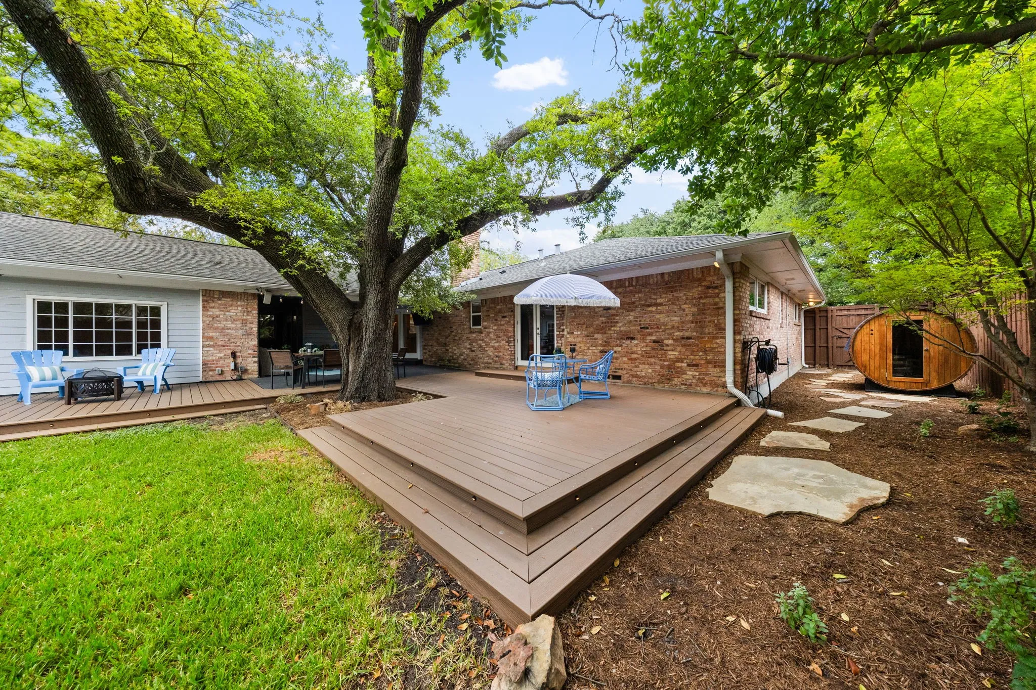 Single Family Residence For Sale in Dallas County , 10412 Silverock Drive, Dallas, Texas 75218, 3 Bedroom, 3 Bathroom, 2 Garage spaces, 2,106 Sqft, built in 1960, mls#21372044, Real Estate Agent in Dallas, Homes For Sale in Dallas county, Homes For Sale in Dallas, Realtor in Dallas Texas, Real Estate Brokerage Independent Realty Texas, Luminita Cordes Realtor