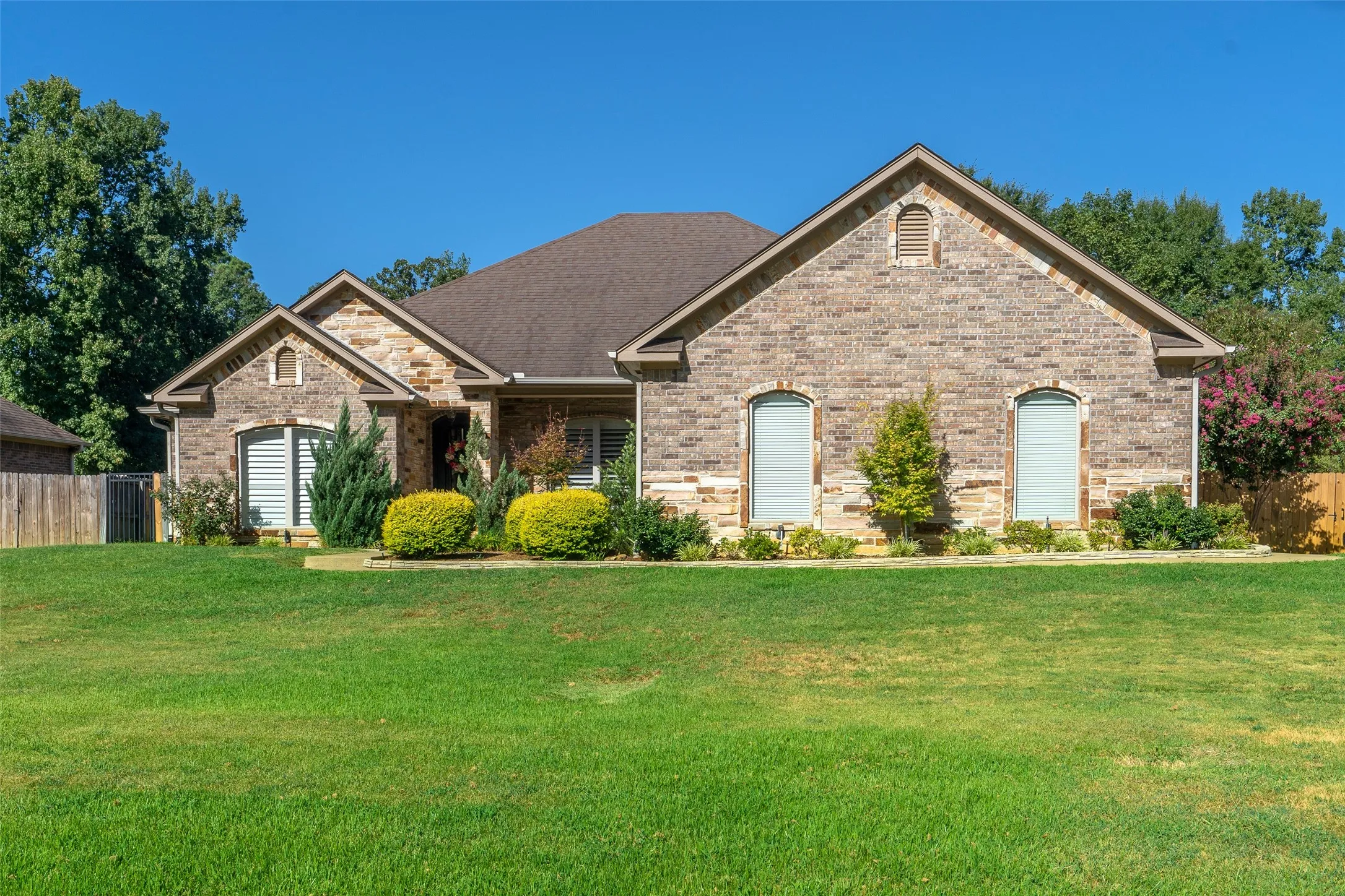 Single Family Residence For Sale in Harrison County , 160 Timber Falls Drive, Longview, Texas 75605, 4 Bedroom, 4 Bathroom, 2 Garage spaces, 2,501 Sqft, built in 2009, mls#21375969, Real Estate Agent in Longview, Homes For Sale in Harrison county, Homes For Sale in Longview, Realtor in Longview Texas, Real Estate Brokerage Independent Realty Texas, Luminita Cordes Realtor