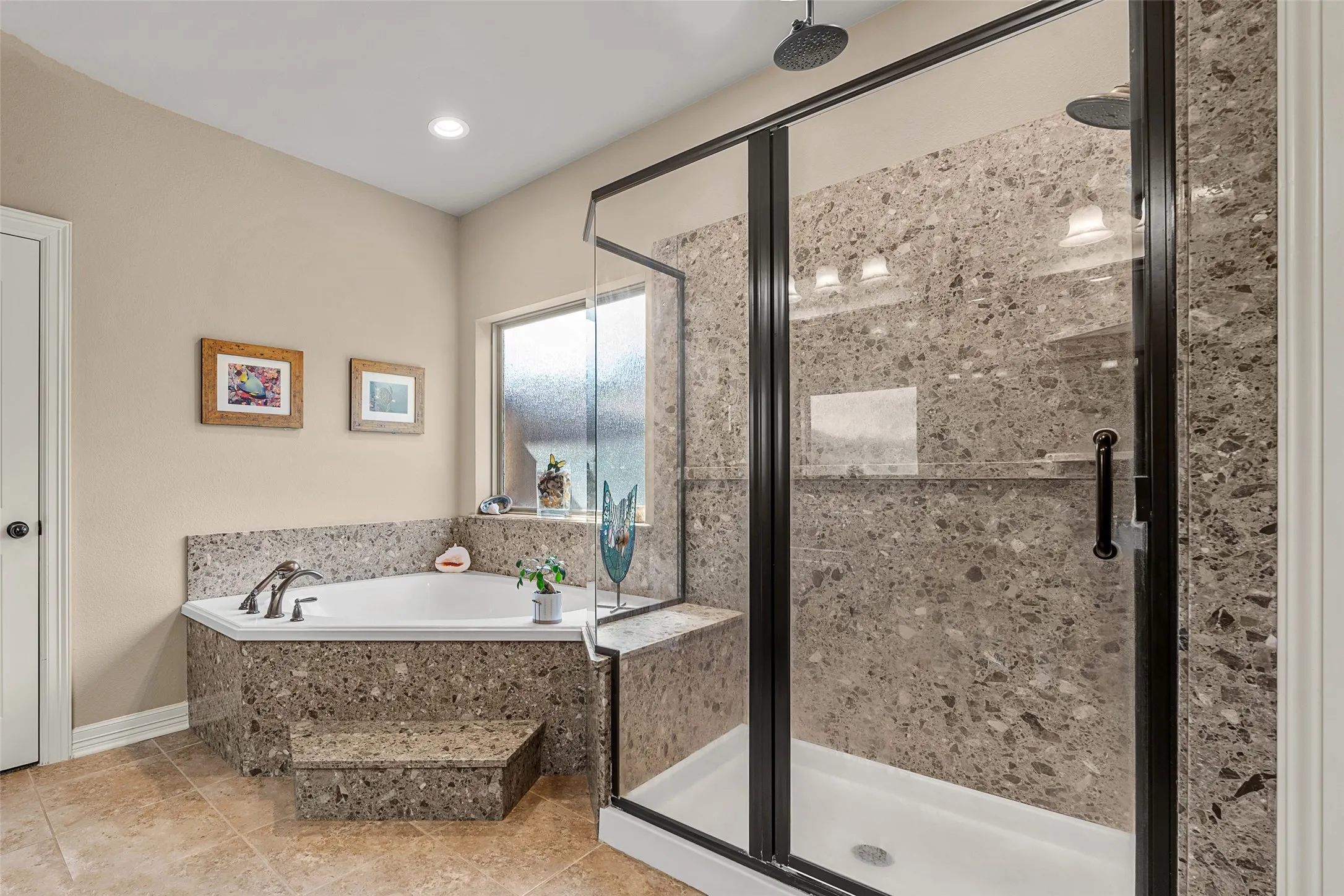Single Family Residence For Sale in Harrison County , 160 Timber Falls Drive, Longview, Texas 75605, 4 Bedroom, 4 Bathroom, 2 Garage spaces, 2,501 Sqft, built in 2009, mls#21375969, Real Estate Agent in Longview, Homes For Sale in Harrison county, Homes For Sale in Longview, Realtor in Longview Texas, Real Estate Brokerage Independent Realty Texas, Luminita Cordes Realtor