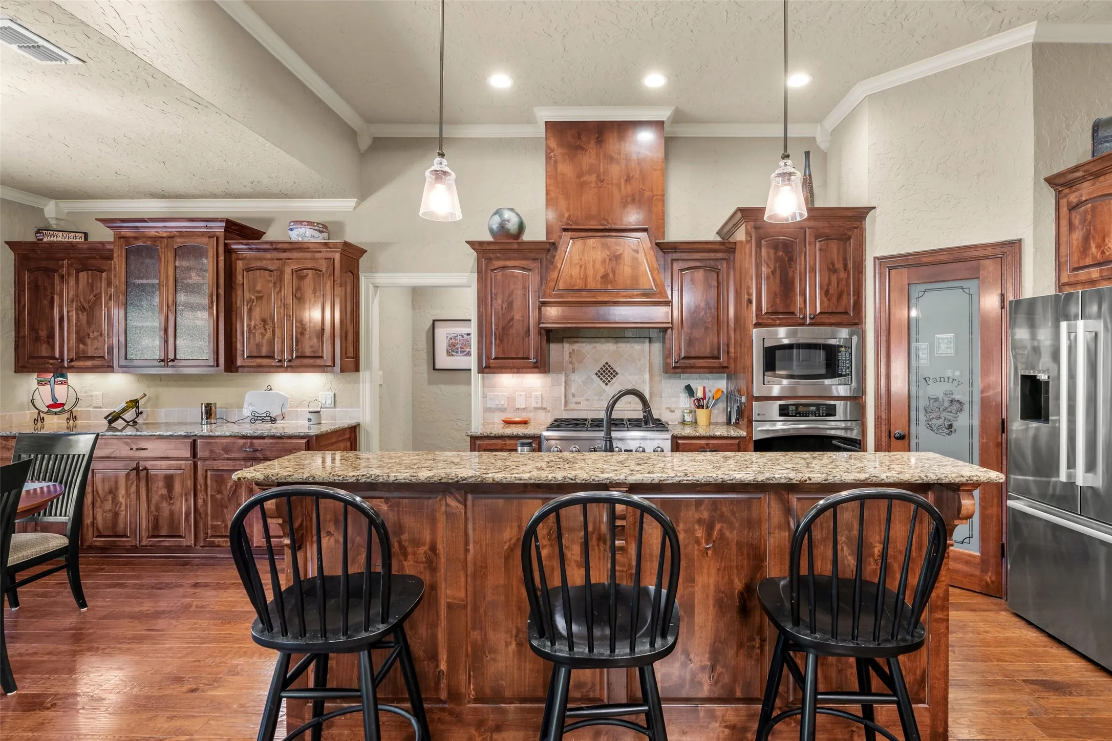 Single Family Residence For Sale in Harrison County , 160 Timber Falls Drive, Longview, Texas 75605, 4 Bedroom, 4 Bathroom, 2 Garage spaces, 2,501 Sqft, built in 2009, mls#21375969, Real Estate Agent in Longview, Homes For Sale in Harrison county, Homes For Sale in Longview, Realtor in Longview Texas, Real Estate Brokerage Independent Realty Texas, Luminita Cordes Realtor