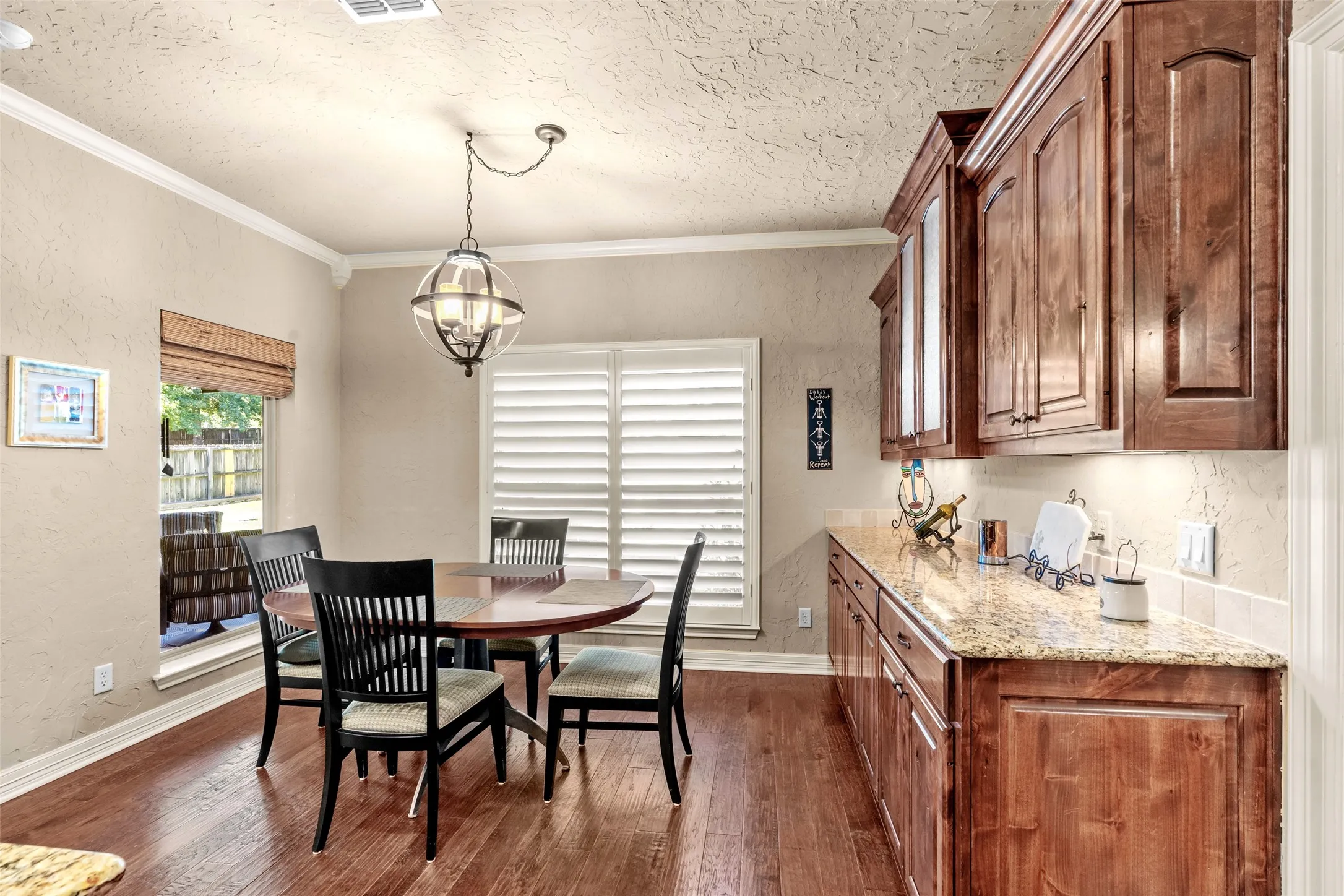 Single Family Residence For Sale in Harrison County , 160 Timber Falls Drive, Longview, Texas 75605, 4 Bedroom, 4 Bathroom, 2 Garage spaces, 2,501 Sqft, built in 2009, mls#21375969, Real Estate Agent in Longview, Homes For Sale in Harrison county, Homes For Sale in Longview, Realtor in Longview Texas, Real Estate Brokerage Independent Realty Texas, Luminita Cordes Realtor