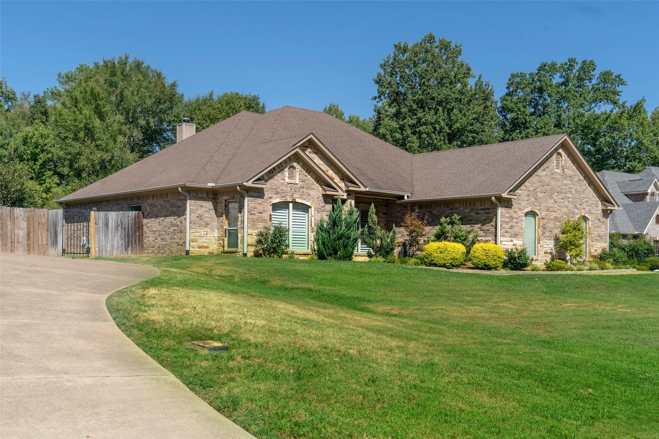 Single Family Residence For Sale in Harrison County , 160 Timber Falls Drive, Longview, Texas 75605, 4 Bedroom, 4 Bathroom, 2 Garage spaces, 2,501 Sqft, built in 2009, mls#21375969, Real Estate Agent in Longview, Homes For Sale in Harrison county, Homes For Sale in Longview, Realtor in Longview Texas, Real Estate Brokerage Independent Realty Texas, Luminita Cordes Realtor