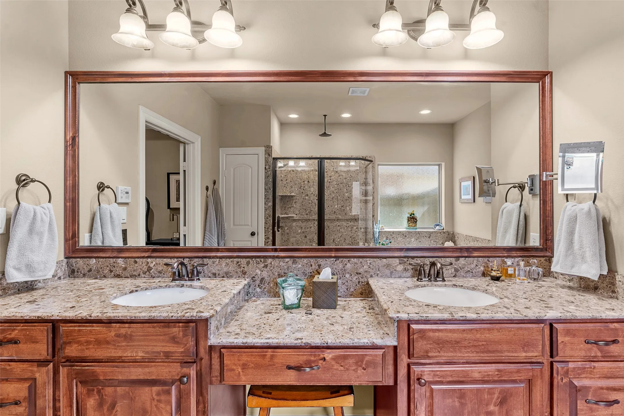 Single Family Residence For Sale in Harrison County , 160 Timber Falls Drive, Longview, Texas 75605, 4 Bedroom, 4 Bathroom, 2 Garage spaces, 2,501 Sqft, built in 2009, mls#21375969, Real Estate Agent in Longview, Homes For Sale in Harrison county, Homes For Sale in Longview, Realtor in Longview Texas, Real Estate Brokerage Independent Realty Texas, Luminita Cordes Realtor
