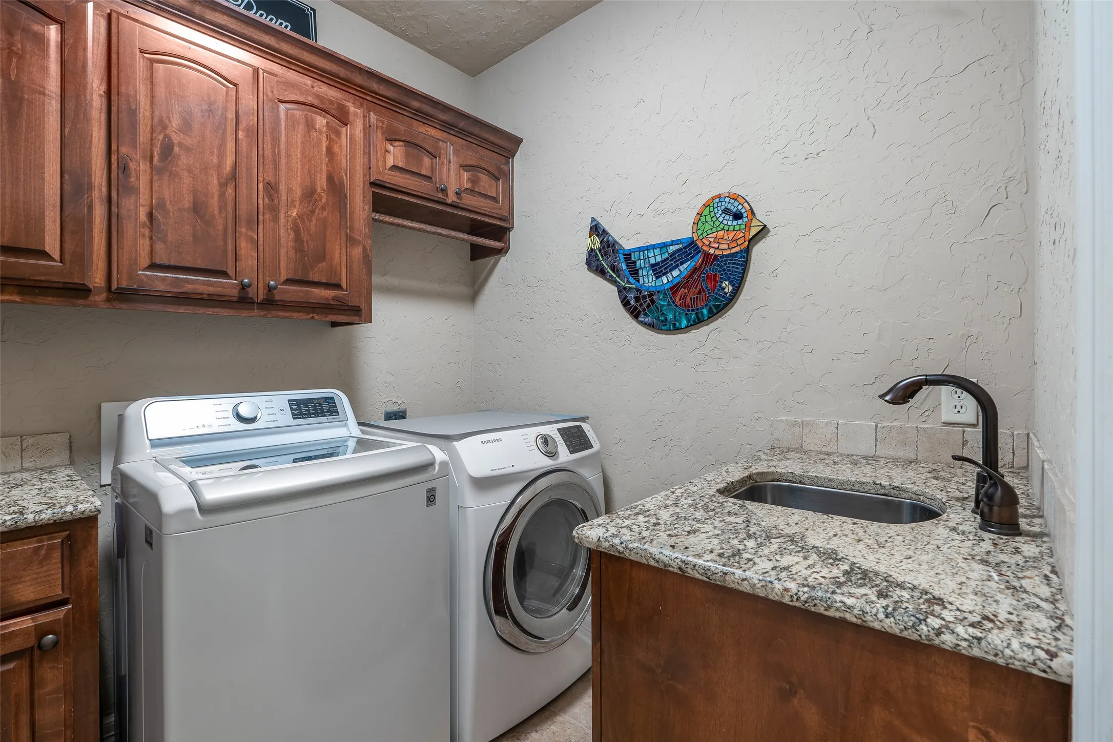 Single Family Residence For Sale in Harrison County , 160 Timber Falls Drive, Longview, Texas 75605, 4 Bedroom, 4 Bathroom, 2 Garage spaces, 2,501 Sqft, built in 2009, mls#21375969, Real Estate Agent in Longview, Homes For Sale in Harrison county, Homes For Sale in Longview, Realtor in Longview Texas, Real Estate Brokerage Independent Realty Texas, Luminita Cordes Realtor