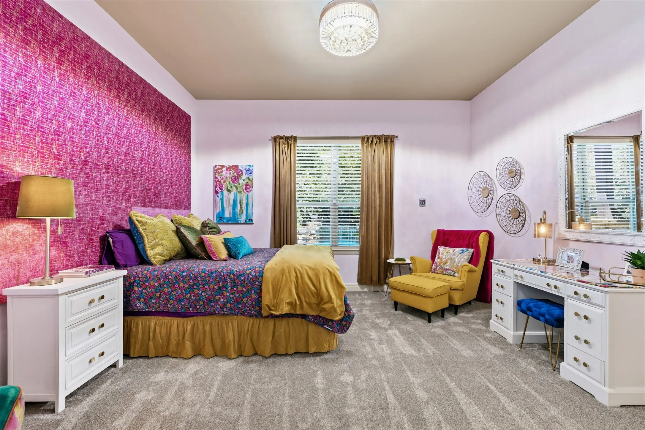 Bedroom linked to adjoining Jack and Jill bathroom