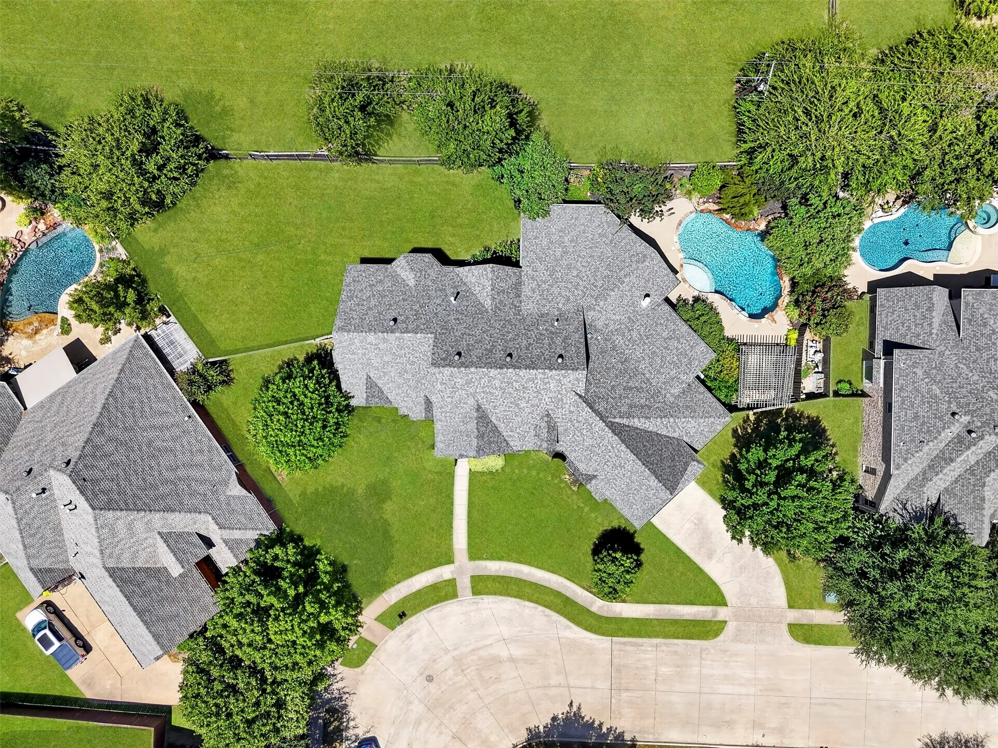 Ariel view of oversized lot positioned on cul de sac type corner of street