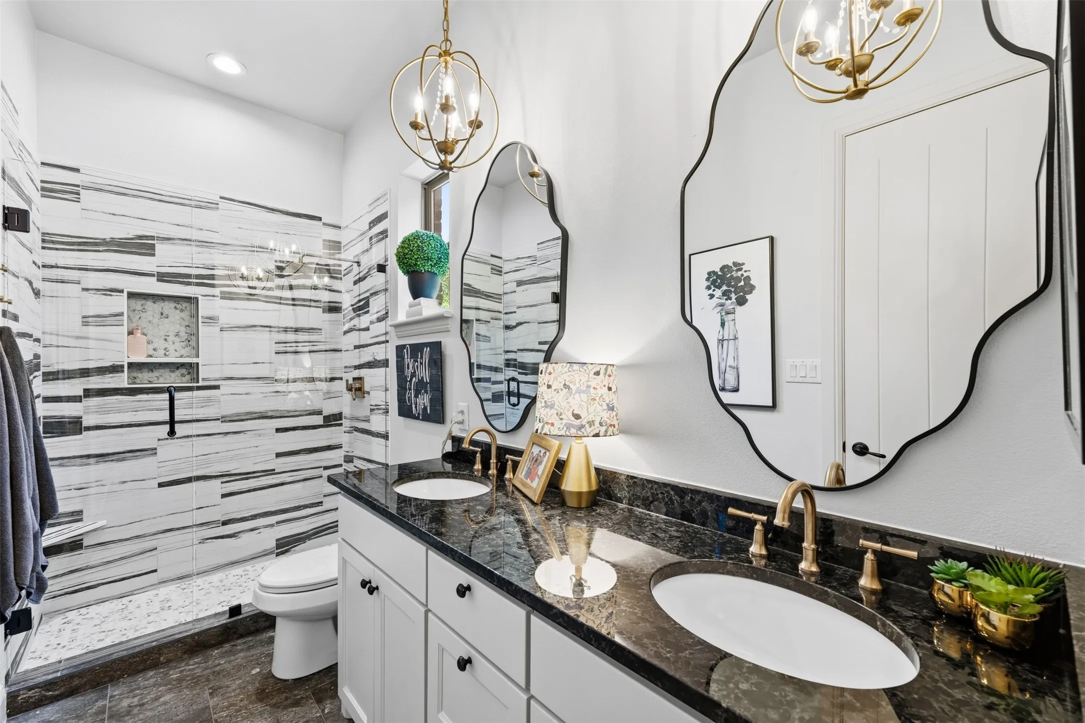 Jack and Jill bathroom for secondary bedrooms