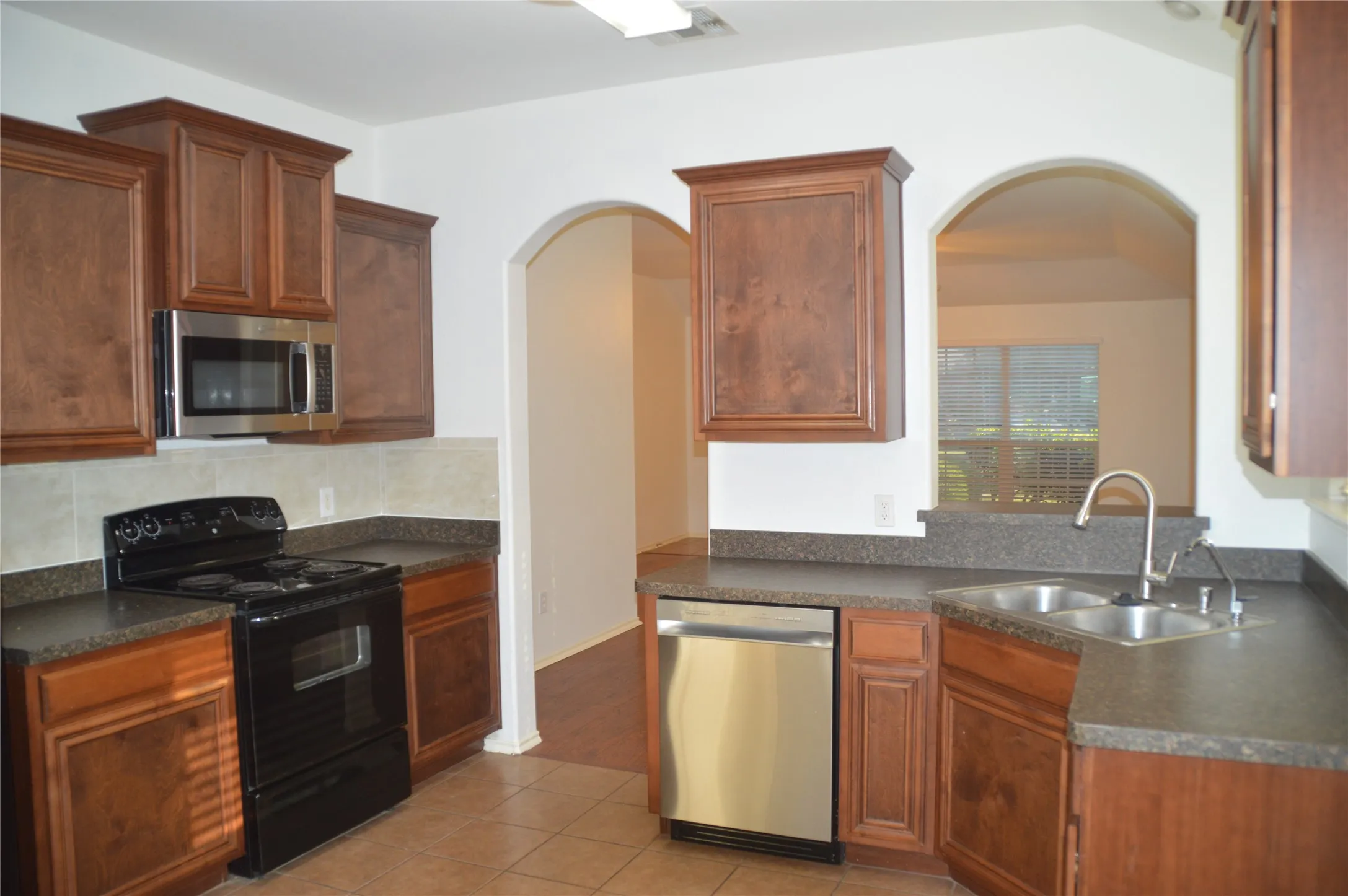 Single Family Residence For Rent in Collin County , 145 Meadow Crest Drive, Princeton, Texas 75407, 3 Bedroom, 2 Bathroom, Garage spaces, 1,319 Sqft, built in 2010, mls#21375705, Real Estate Agent in Princeton, Homes For Rent in Collin county, Homes For Rent in Princeton, Realtor in Princeton Texas, Real Estate Brokerage Independent Realty Texas, Luminita Cordes Realtor