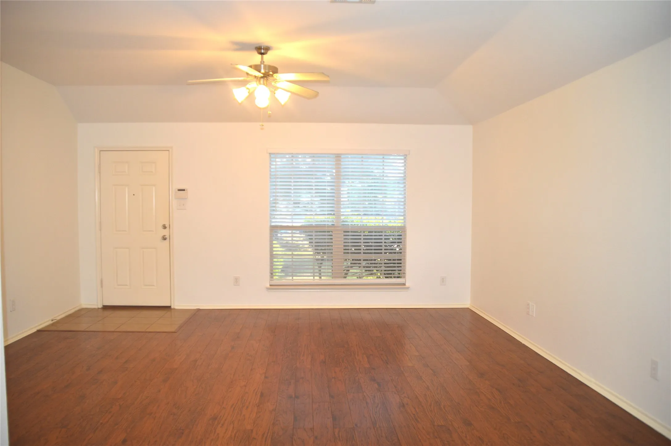 Single Family Residence For Rent in Collin County , 145 Meadow Crest Drive, Princeton, Texas 75407, 3 Bedroom, 2 Bathroom, Garage spaces, 1,319 Sqft, built in 2010, mls#21375705, Real Estate Agent in Princeton, Homes For Rent in Collin county, Homes For Rent in Princeton, Realtor in Princeton Texas, Real Estate Brokerage Independent Realty Texas, Luminita Cordes Realtor