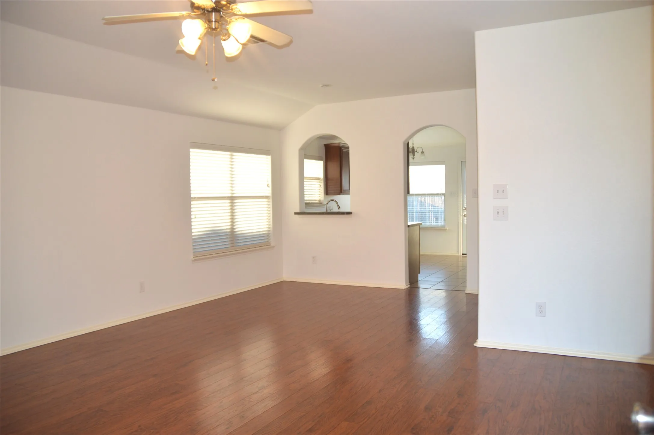 Single Family Residence For Rent in Collin County , 145 Meadow Crest Drive, Princeton, Texas 75407, 3 Bedroom, 2 Bathroom, Garage spaces, 1,319 Sqft, built in 2010, mls#21375705, Real Estate Agent in Princeton, Homes For Rent in Collin county, Homes For Rent in Princeton, Realtor in Princeton Texas, Real Estate Brokerage Independent Realty Texas, Luminita Cordes Realtor