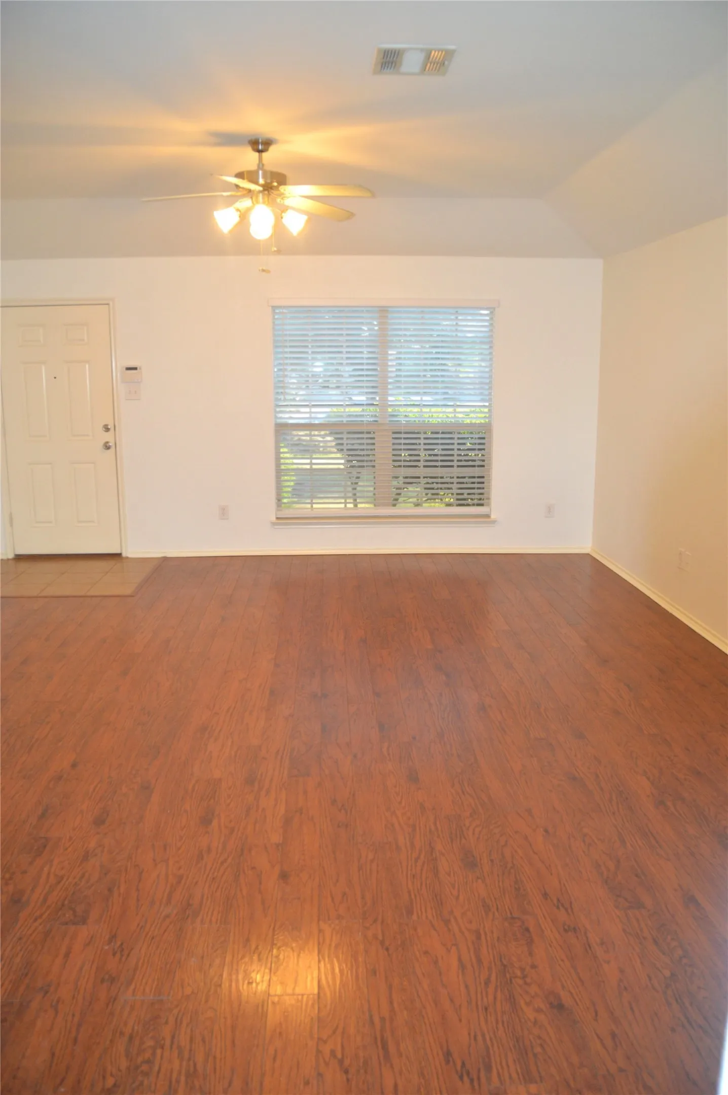 Single Family Residence For Rent in Collin County , 145 Meadow Crest Drive, Princeton, Texas 75407, 3 Bedroom, 2 Bathroom, Garage spaces, 1,319 Sqft, built in 2010, mls#21375705, Real Estate Agent in Princeton, Homes For Rent in Collin county, Homes For Rent in Princeton, Realtor in Princeton Texas, Real Estate Brokerage Independent Realty Texas, Luminita Cordes Realtor