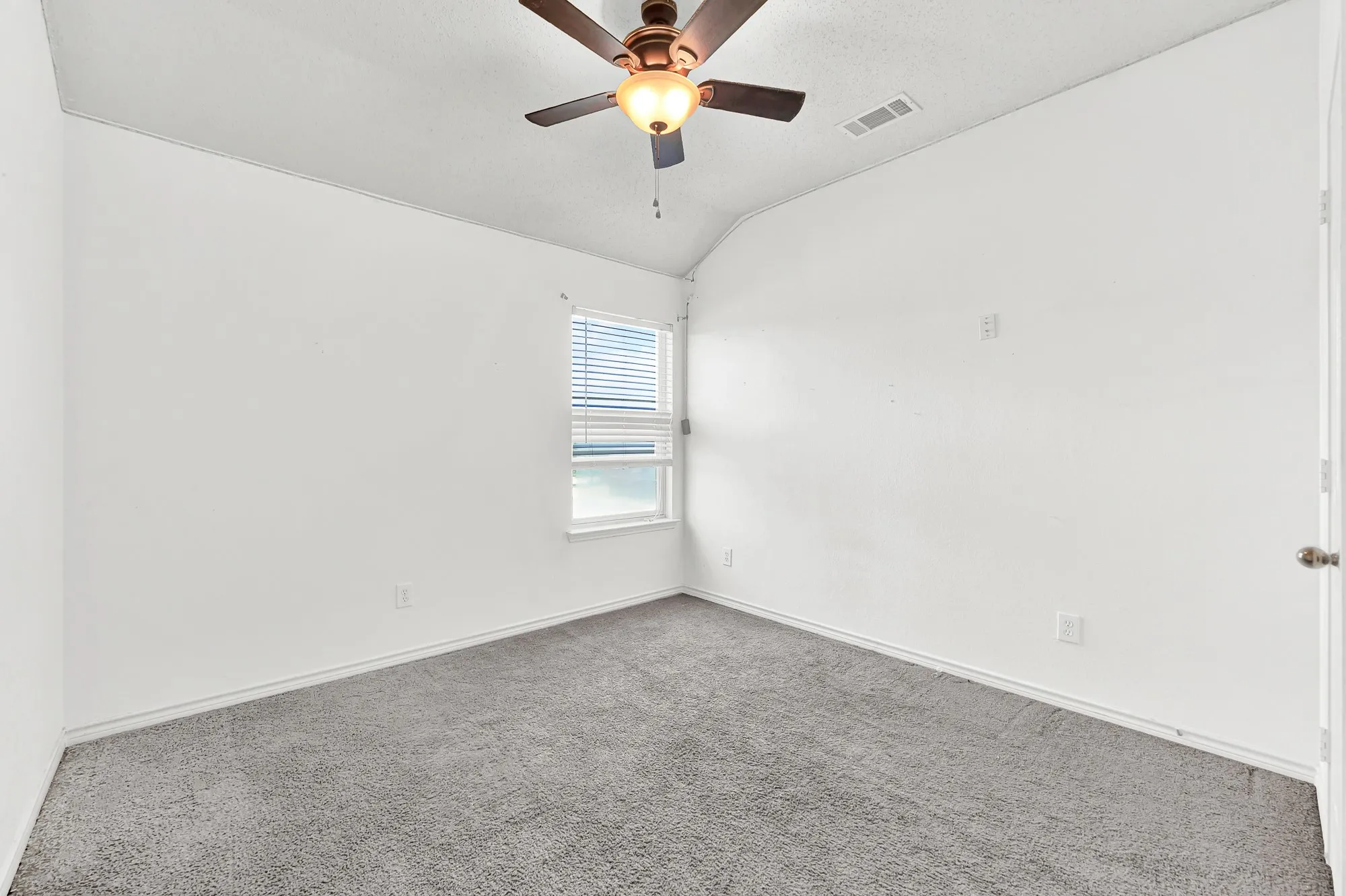 Single Family Residence For Sale in Collin County , 1533 Balboa Lane, Allen, Texas 75002, 4 Bedroom, 3 Bathroom, 2 Garage spaces, 2,305 Sqft, built in 2002, mls#21375979, Real Estate Agent in Allen, Homes For Sale in Collin county, Homes For Sale in Allen, Realtor in Allen Texas, Real Estate Brokerage Independent Realty Texas, Luminita Cordes Realtor