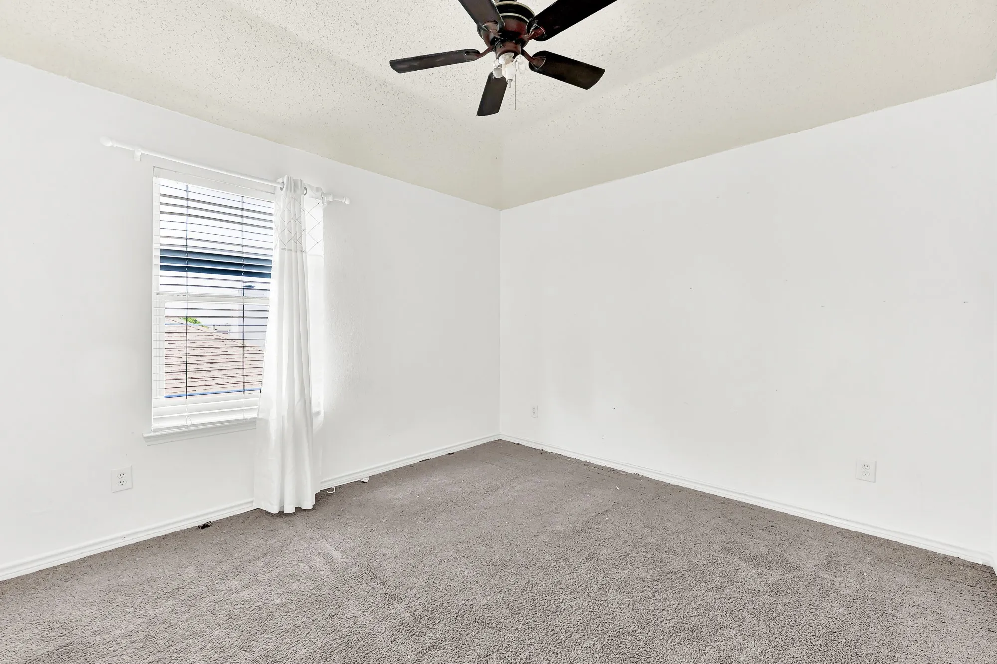 Single Family Residence For Sale in Collin County , 1533 Balboa Lane, Allen, Texas 75002, 4 Bedroom, 3 Bathroom, 2 Garage spaces, 2,305 Sqft, built in 2002, mls#21375979, Real Estate Agent in Allen, Homes For Sale in Collin county, Homes For Sale in Allen, Realtor in Allen Texas, Real Estate Brokerage Independent Realty Texas, Luminita Cordes Realtor