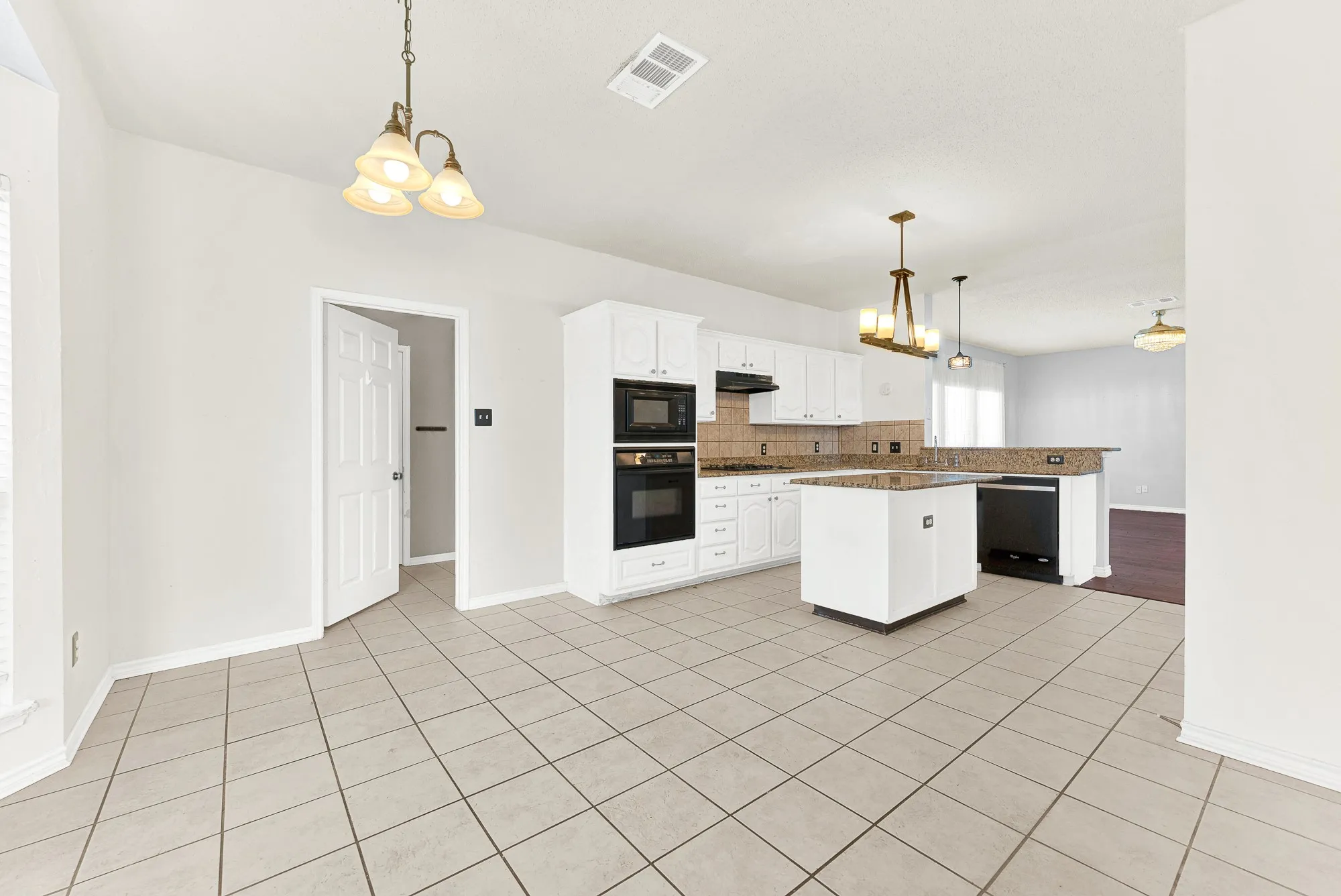 Single Family Residence For Sale in Collin County , 1533 Balboa Lane, Allen, Texas 75002, 4 Bedroom, 3 Bathroom, 2 Garage spaces, 2,305 Sqft, built in 2002, mls#21375979, Real Estate Agent in Allen, Homes For Sale in Collin county, Homes For Sale in Allen, Realtor in Allen Texas, Real Estate Brokerage Independent Realty Texas, Luminita Cordes Realtor