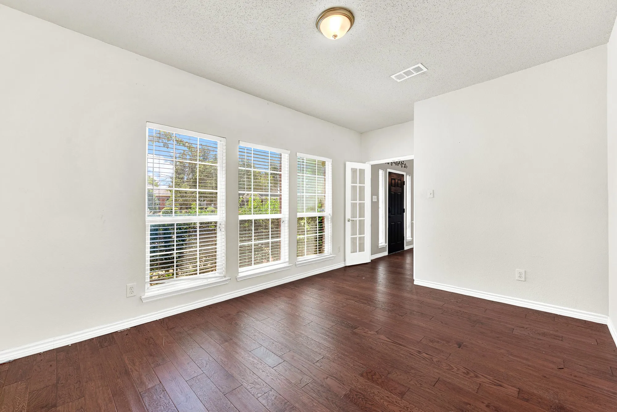 Single Family Residence For Sale in Collin County , 1533 Balboa Lane, Allen, Texas 75002, 4 Bedroom, 3 Bathroom, 2 Garage spaces, 2,305 Sqft, built in 2002, mls#21375979, Real Estate Agent in Allen, Homes For Sale in Collin county, Homes For Sale in Allen, Realtor in Allen Texas, Real Estate Brokerage Independent Realty Texas, Luminita Cordes Realtor