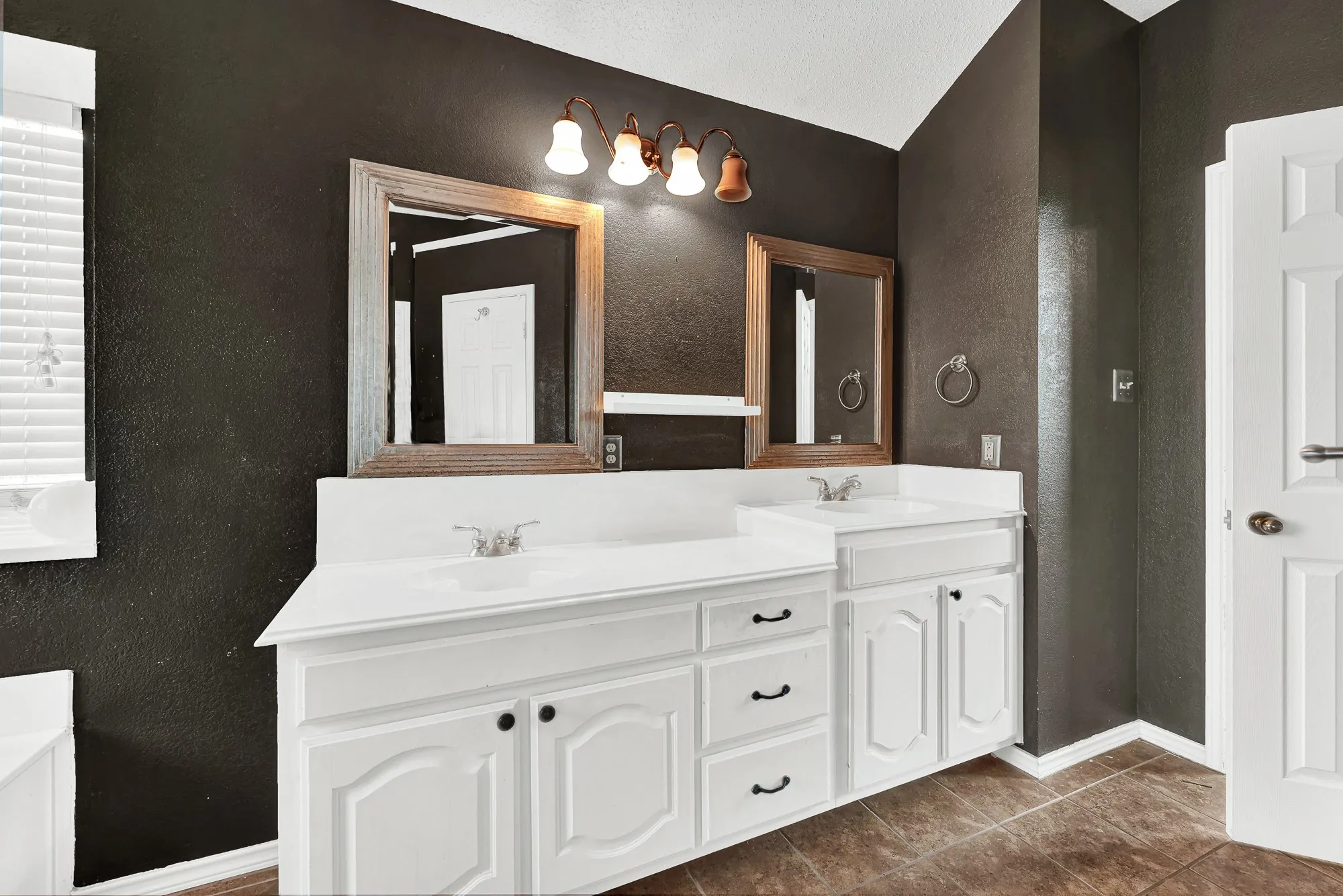 Single Family Residence For Sale in Collin County , 1533 Balboa Lane, Allen, Texas 75002, 4 Bedroom, 3 Bathroom, 2 Garage spaces, 2,305 Sqft, built in 2002, mls#21375979, Real Estate Agent in Allen, Homes For Sale in Collin county, Homes For Sale in Allen, Realtor in Allen Texas, Real Estate Brokerage Independent Realty Texas, Luminita Cordes Realtor