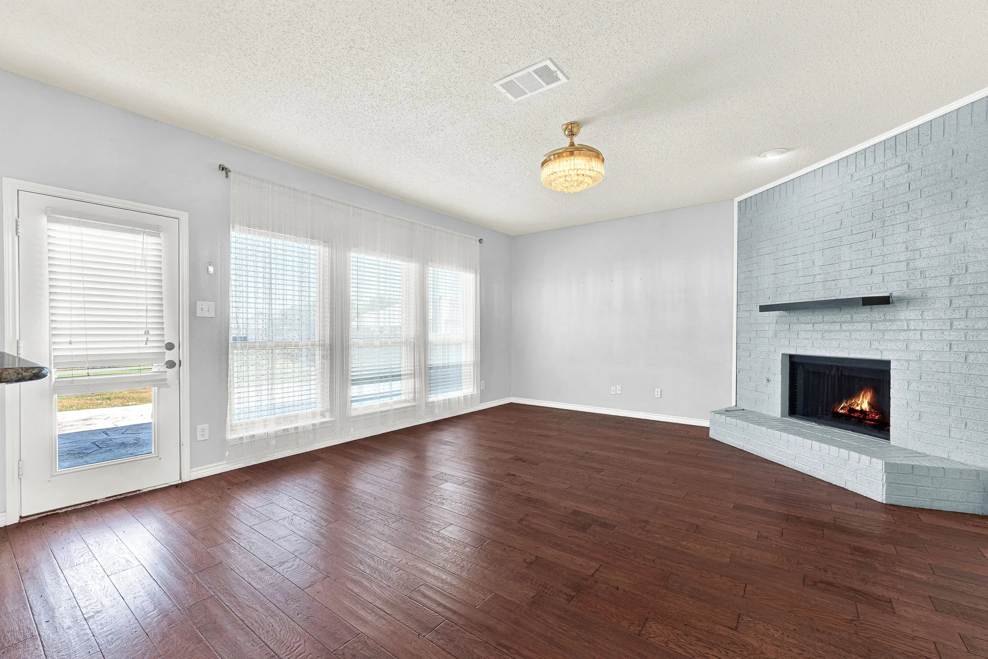 Single Family Residence For Sale in Collin County , 1533 Balboa Lane, Allen, Texas 75002, 4 Bedroom, 3 Bathroom, 2 Garage spaces, 2,305 Sqft, built in 2002, mls#21375979, Real Estate Agent in Allen, Homes For Sale in Collin county, Homes For Sale in Allen, Realtor in Allen Texas, Real Estate Brokerage Independent Realty Texas, Luminita Cordes Realtor