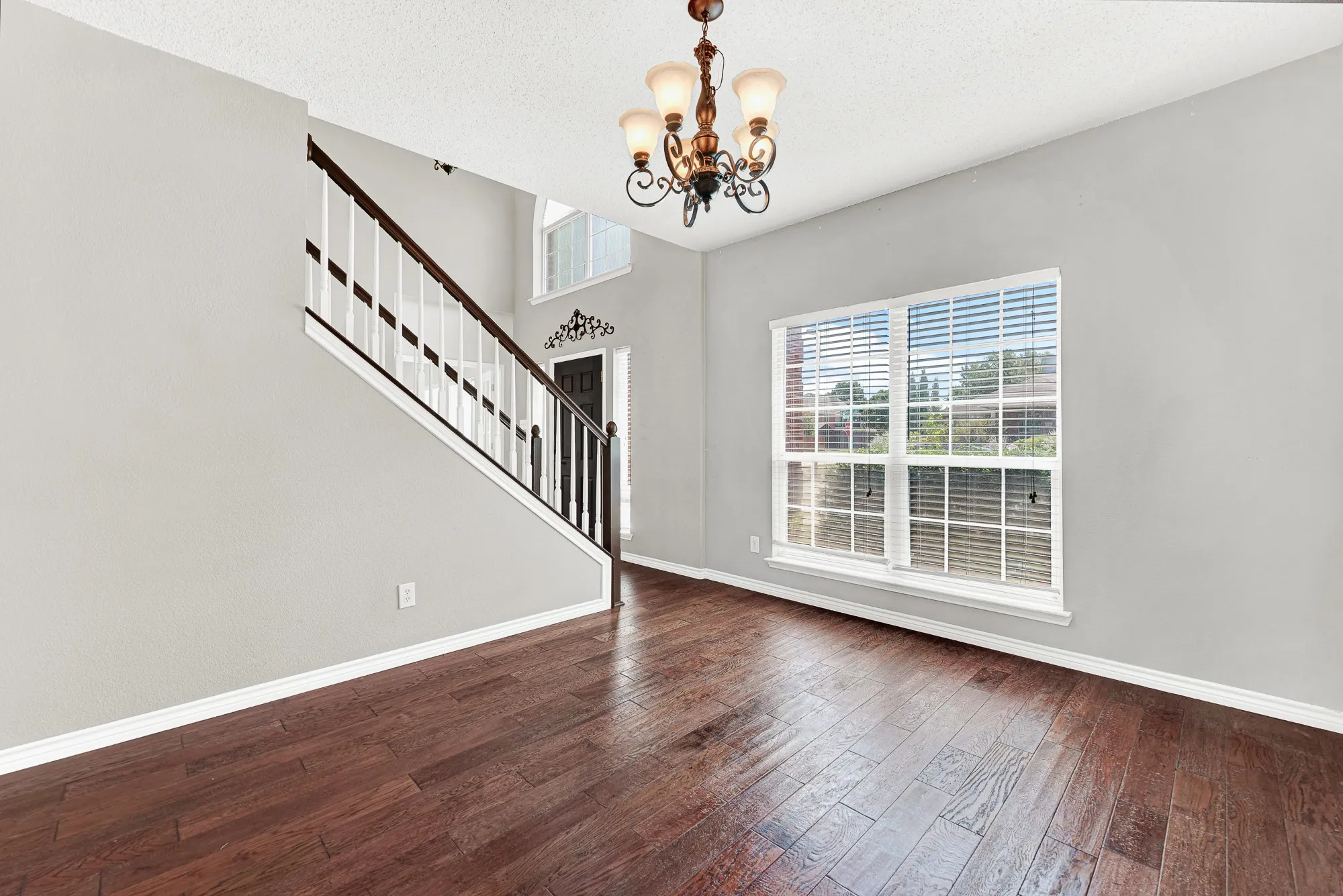 Single Family Residence For Sale in Collin County , 1533 Balboa Lane, Allen, Texas 75002, 4 Bedroom, 3 Bathroom, 2 Garage spaces, 2,305 Sqft, built in 2002, mls#21375979, Real Estate Agent in Allen, Homes For Sale in Collin county, Homes For Sale in Allen, Realtor in Allen Texas, Real Estate Brokerage Independent Realty Texas, Luminita Cordes Realtor