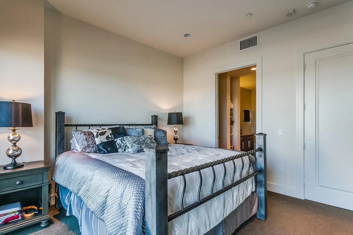Condominium For Rent in Tarrant County , 3100 W 7th Street 708, Fort Worth, Texas 76107, 1 Bedroom, 1 Bathroom, 1 Garage spaces, 885 Sqft, built in 2009, mls#21375983, Real Estate Agent in Fort Worth, Homes For Rent in Tarrant county, Homes For Rent in Fort Worth, Realtor in Fort Worth Texas, Real Estate Brokerage Independent Realty Texas, Luminita Cordes Realtor