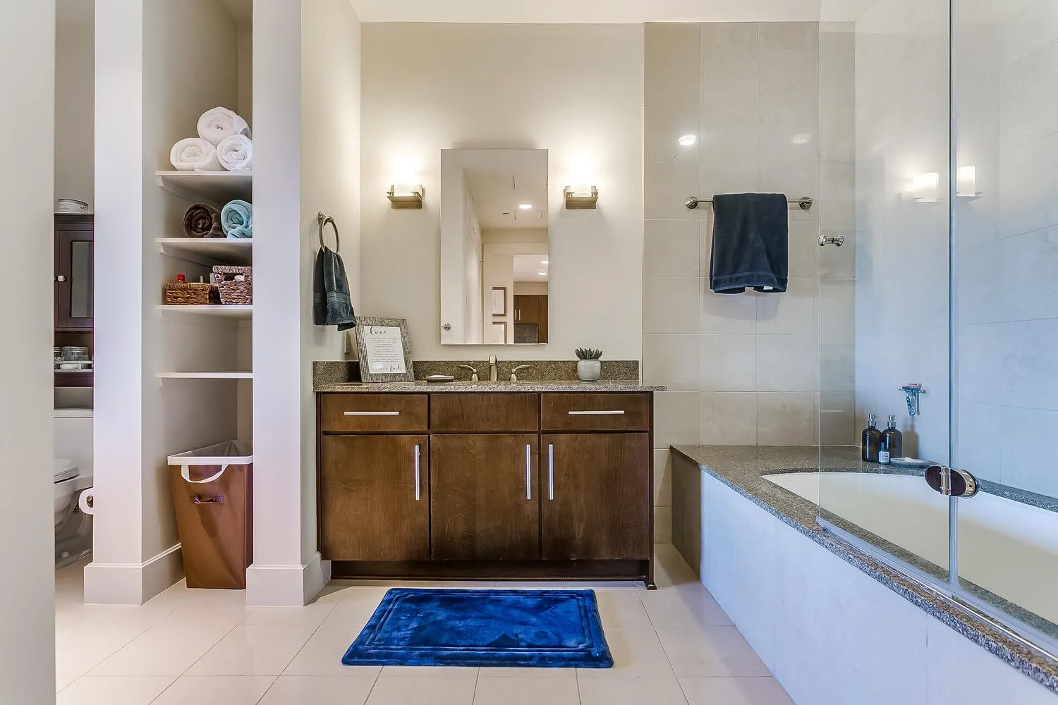 Condominium For Rent in Tarrant County , 3100 W 7th Street 708, Fort Worth, Texas 76107, 1 Bedroom, 1 Bathroom, 1 Garage spaces, 885 Sqft, built in 2009, mls#21375983, Real Estate Agent in Fort Worth, Homes For Rent in Tarrant county, Homes For Rent in Fort Worth, Realtor in Fort Worth Texas, Real Estate Brokerage Independent Realty Texas, Luminita Cordes Realtor