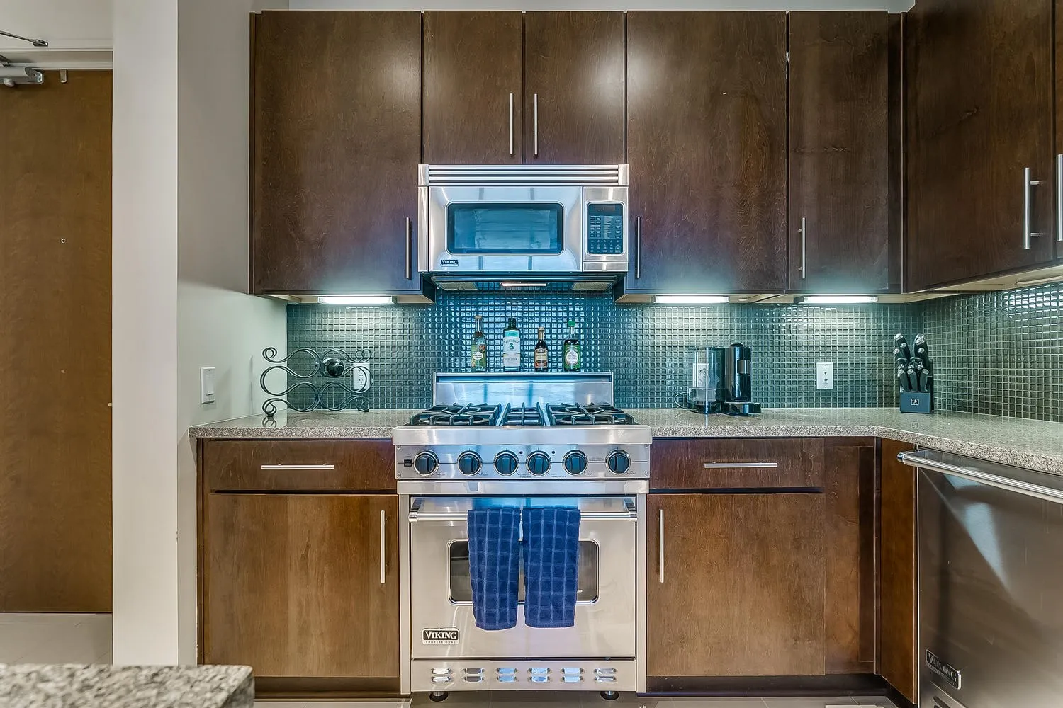 Condominium For Rent in Tarrant County , 3100 W 7th Street 708, Fort Worth, Texas 76107, 1 Bedroom, 1 Bathroom, 1 Garage spaces, 885 Sqft, built in 2009, mls#21375983, Real Estate Agent in Fort Worth, Homes For Rent in Tarrant county, Homes For Rent in Fort Worth, Realtor in Fort Worth Texas, Real Estate Brokerage Independent Realty Texas, Luminita Cordes Realtor