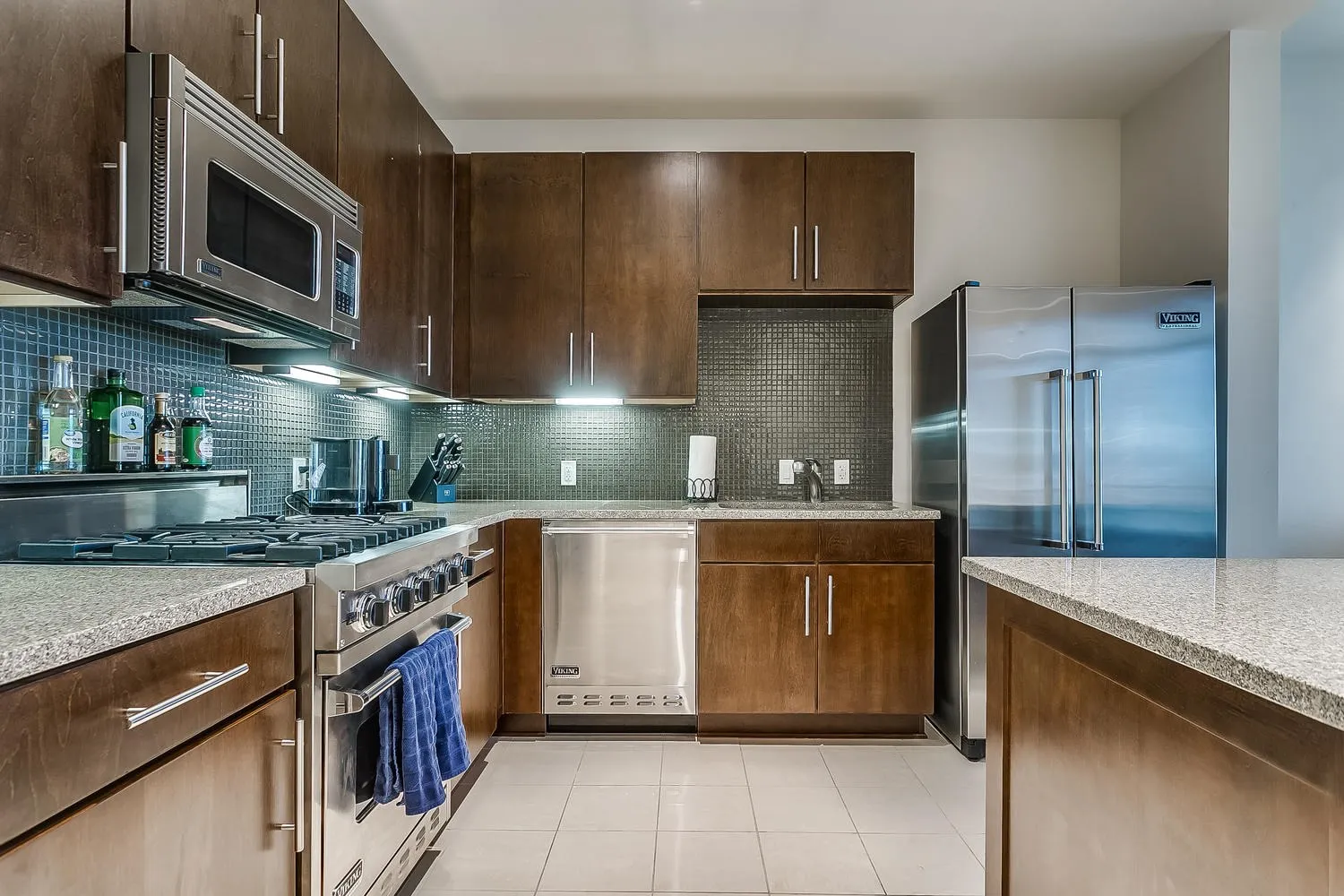 Condominium For Rent in Tarrant County , 3100 W 7th Street 708, Fort Worth, Texas 76107, 1 Bedroom, 1 Bathroom, 1 Garage spaces, 885 Sqft, built in 2009, mls#21375983, Real Estate Agent in Fort Worth, Homes For Rent in Tarrant county, Homes For Rent in Fort Worth, Realtor in Fort Worth Texas, Real Estate Brokerage Independent Realty Texas, Luminita Cordes Realtor