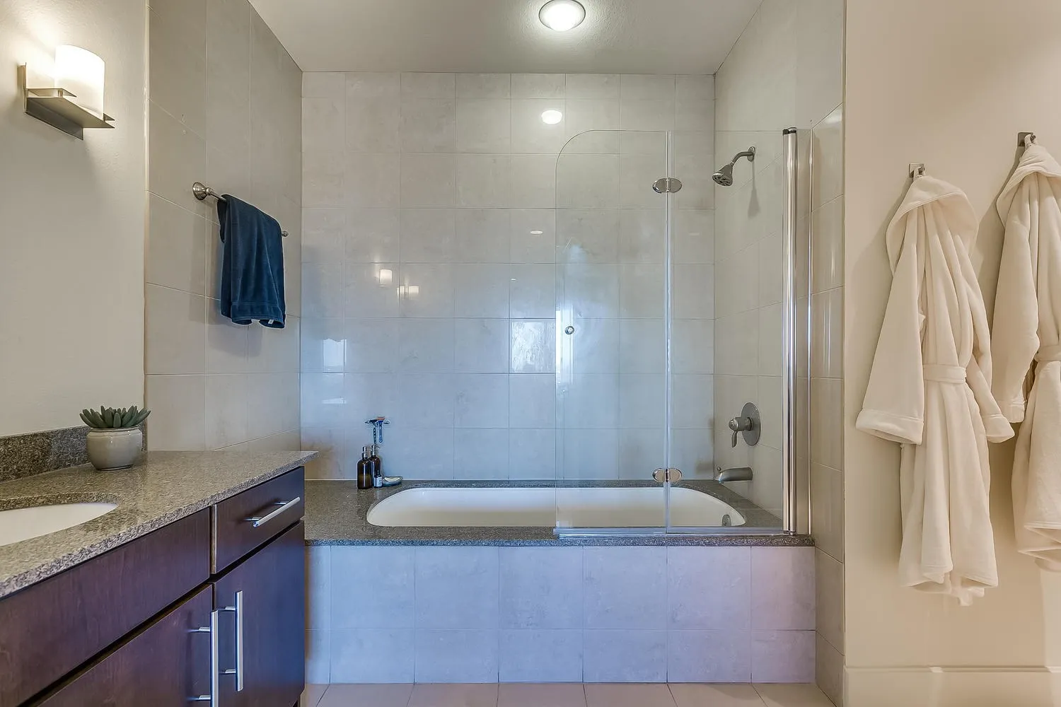 Condominium For Rent in Tarrant County , 3100 W 7th Street 708, Fort Worth, Texas 76107, 1 Bedroom, 1 Bathroom, 1 Garage spaces, 885 Sqft, built in 2009, mls#21375983, Real Estate Agent in Fort Worth, Homes For Rent in Tarrant county, Homes For Rent in Fort Worth, Realtor in Fort Worth Texas, Real Estate Brokerage Independent Realty Texas, Luminita Cordes Realtor