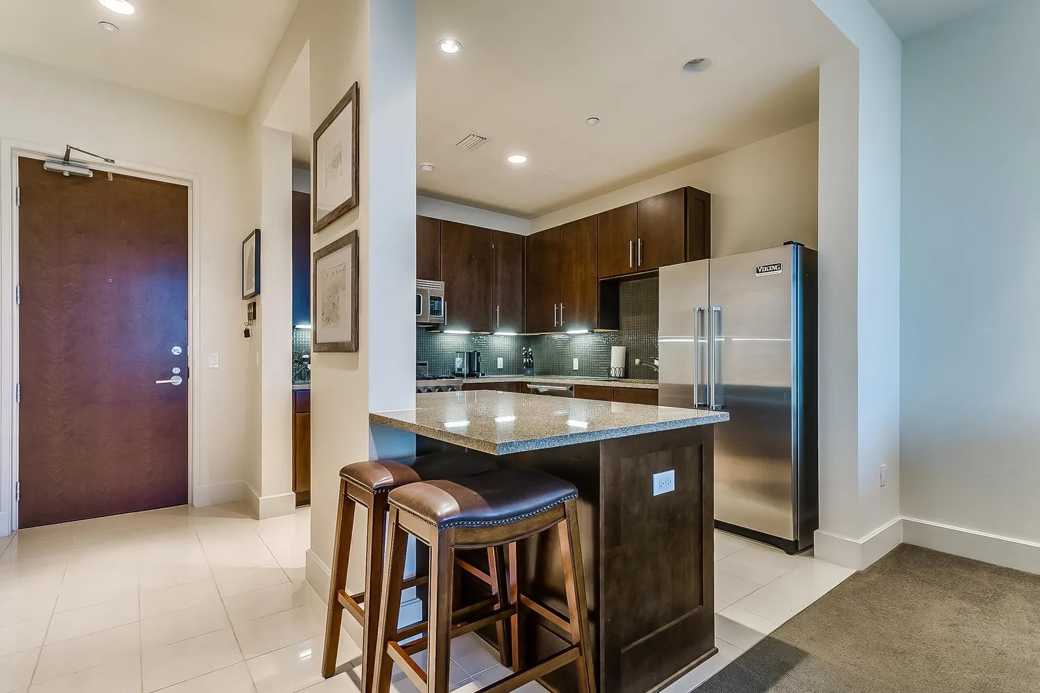 Condominium For Rent in Tarrant County , 3100 W 7th Street 708, Fort Worth, Texas 76107, 1 Bedroom, 1 Bathroom, 1 Garage spaces, 885 Sqft, built in 2009, mls#21375983, Real Estate Agent in Fort Worth, Homes For Rent in Tarrant county, Homes For Rent in Fort Worth, Realtor in Fort Worth Texas, Real Estate Brokerage Independent Realty Texas, Luminita Cordes Realtor
