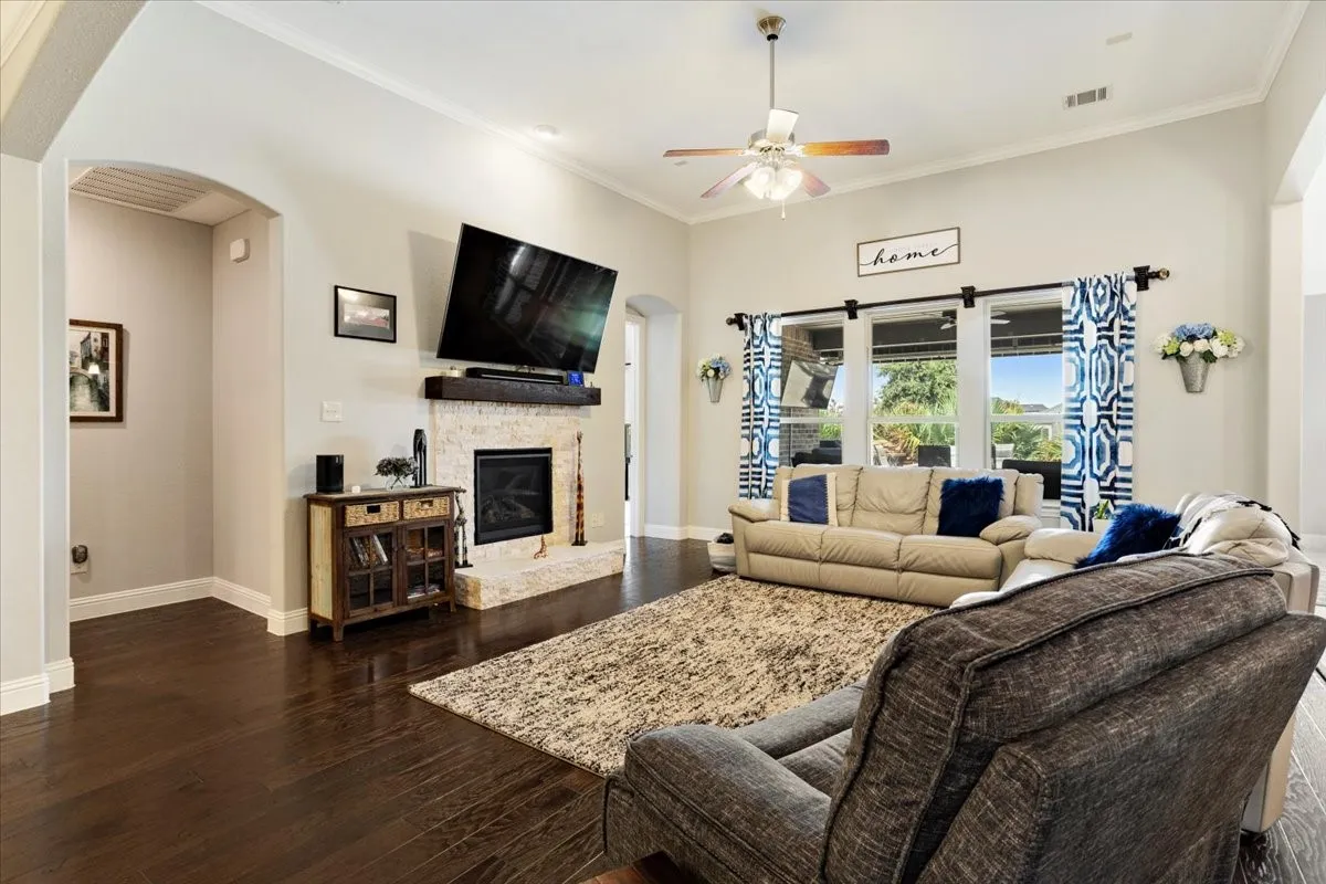 Single Family Residence For Sale in Collin County , 10716 Marble Falls Place, Mc Kinney, Texas 75071, 4 Bedroom, 4 Bathroom, 2 Garage spaces, 2,911 Sqft, built in 2016, mls#21375953, Real Estate Agent in Mc Kinney, Homes For Sale in Collin county, Homes For Sale in Mc Kinney, Realtor in Mc Kinney Texas, Real Estate Brokerage Independent Realty Texas, Luminita Cordes Realtor