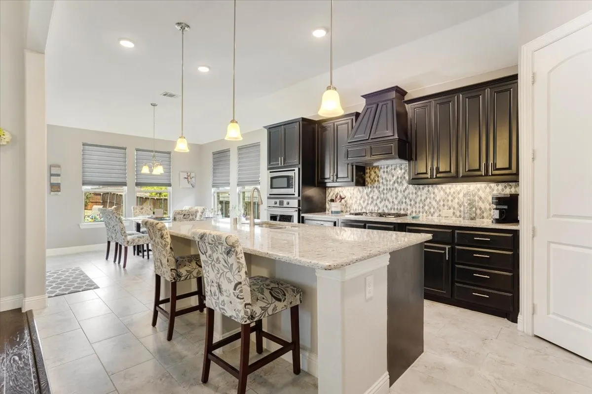 Single Family Residence For Sale in Collin County , 10716 Marble Falls Place, Mc Kinney, Texas 75071, 4 Bedroom, 4 Bathroom, 2 Garage spaces, 2,911 Sqft, built in 2016, mls#21375953, Real Estate Agent in Mc Kinney, Homes For Sale in Collin county, Homes For Sale in Mc Kinney, Realtor in Mc Kinney Texas, Real Estate Brokerage Independent Realty Texas, Luminita Cordes Realtor