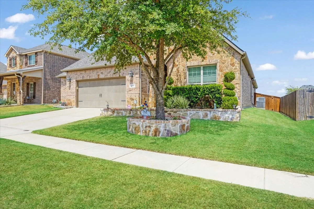 Single Family Residence For Sale in Collin County , 10716 Marble Falls Place, Mc Kinney, Texas 75071, 4 Bedroom, 4 Bathroom, 2 Garage spaces, 2,911 Sqft, built in 2016, mls#21375953, Real Estate Agent in Mc Kinney, Homes For Sale in Collin county, Homes For Sale in Mc Kinney, Realtor in Mc Kinney Texas, Real Estate Brokerage Independent Realty Texas, Luminita Cordes Realtor