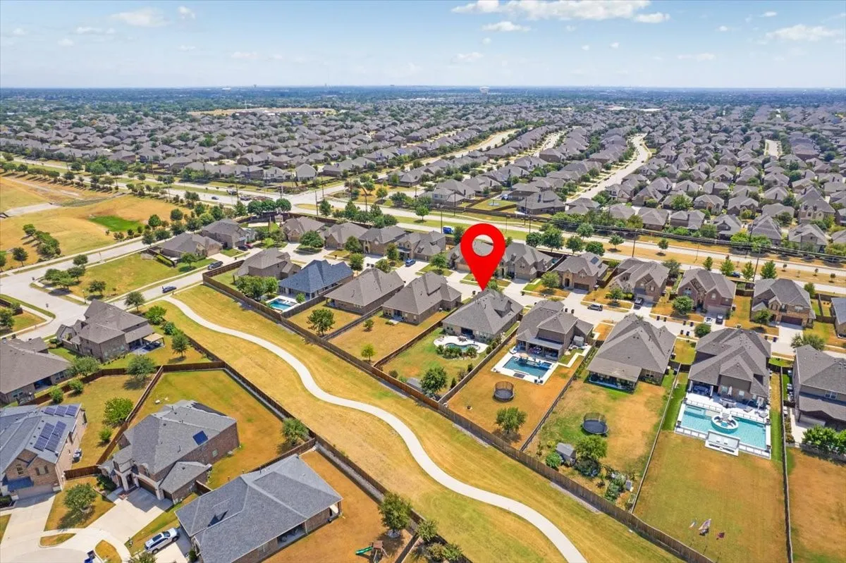 Single Family Residence For Sale in Collin County , 10716 Marble Falls Place, Mc Kinney, Texas 75071, 4 Bedroom, 4 Bathroom, 2 Garage spaces, 2,911 Sqft, built in 2016, mls#21375953, Real Estate Agent in Mc Kinney, Homes For Sale in Collin county, Homes For Sale in Mc Kinney, Realtor in Mc Kinney Texas, Real Estate Brokerage Independent Realty Texas, Luminita Cordes Realtor