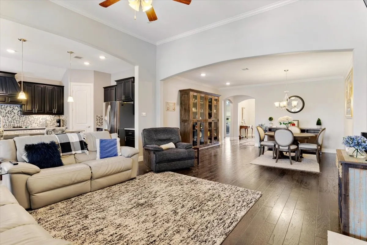 Single Family Residence For Sale in Collin County , 10716 Marble Falls Place, Mc Kinney, Texas 75071, 4 Bedroom, 4 Bathroom, 2 Garage spaces, 2,911 Sqft, built in 2016, mls#21375953, Real Estate Agent in Mc Kinney, Homes For Sale in Collin county, Homes For Sale in Mc Kinney, Realtor in Mc Kinney Texas, Real Estate Brokerage Independent Realty Texas, Luminita Cordes Realtor