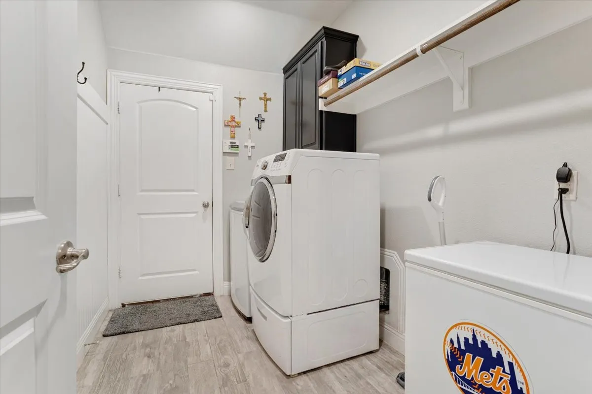Single Family Residence For Sale in Collin County , 10716 Marble Falls Place, Mc Kinney, Texas 75071, 4 Bedroom, 4 Bathroom, 2 Garage spaces, 2,911 Sqft, built in 2016, mls#21375953, Real Estate Agent in Mc Kinney, Homes For Sale in Collin county, Homes For Sale in Mc Kinney, Realtor in Mc Kinney Texas, Real Estate Brokerage Independent Realty Texas, Luminita Cordes Realtor