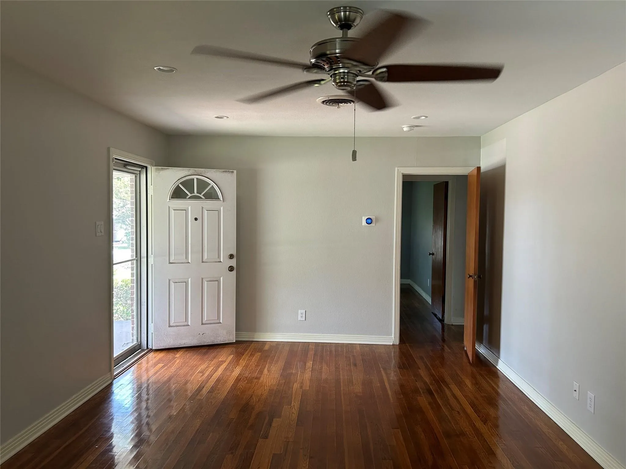 Single Family Residence For Rent in Dallas County , 1202 Overhill Drive, Garland, Texas 75041, 3 Bedroom, 1 Bathroom, 1 Garage spaces, 832 Sqft, built in 1957, mls#21375962, Real Estate Agent in Garland, Homes For Rent in Dallas county, Homes For Rent in Garland, Realtor in Garland Texas, Real Estate Brokerage Independent Realty Texas, Luminita Cordes Realtor