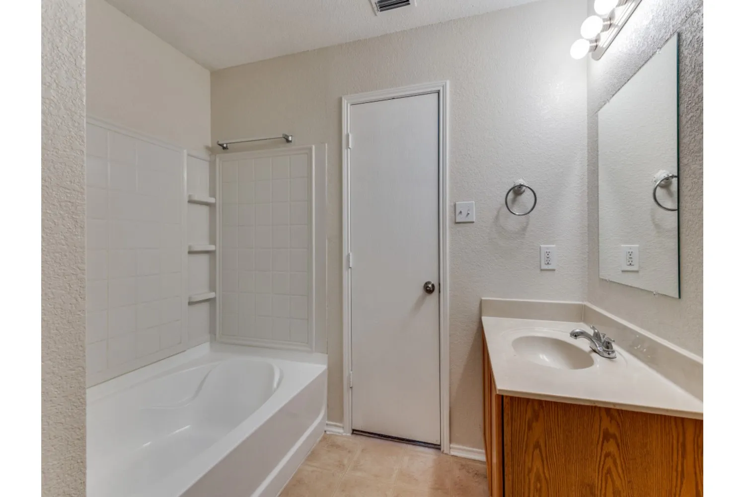 Single Family Residence For Rent in Tarrant County , 1609 Castle Ridge Road, Fort Worth, Texas 76140, 4 Bedroom, 2 Bathroom, 2 Garage spaces, 1,764 Sqft, built in 2006, mls#21375973, Real Estate Agent in Fort Worth, Homes For Rent in Tarrant county, Homes For Rent in Fort Worth, Realtor in Fort Worth Texas, Real Estate Brokerage Independent Realty Texas, Luminita Cordes Realtor