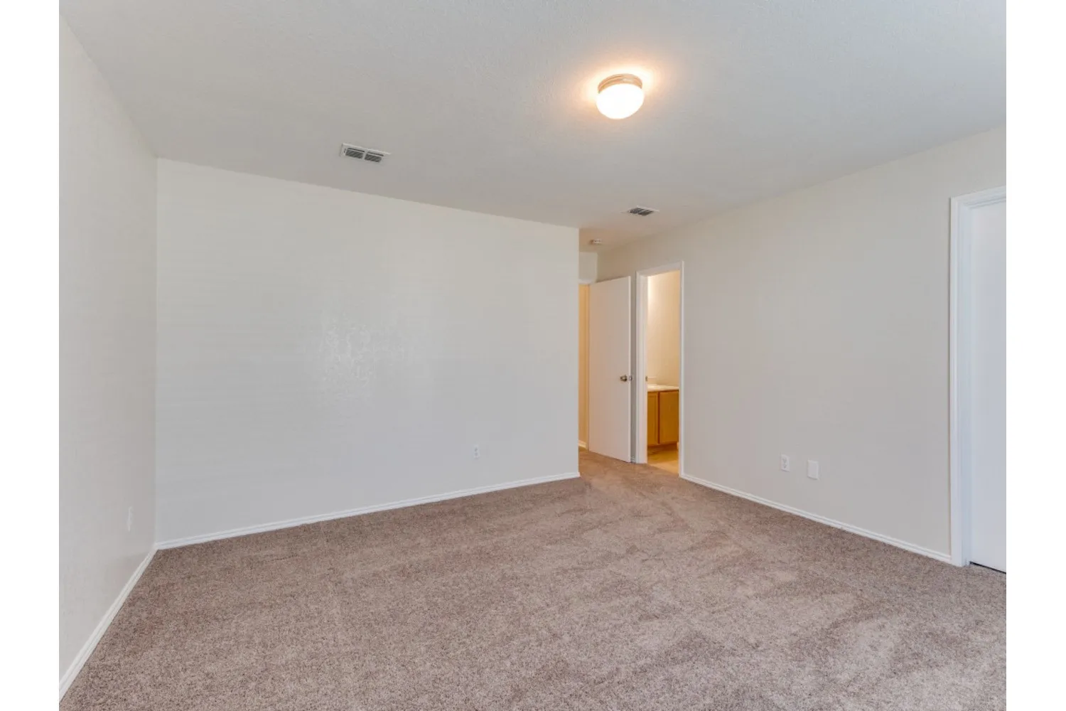 Single Family Residence For Rent in Tarrant County , 1609 Castle Ridge Road, Fort Worth, Texas 76140, 4 Bedroom, 2 Bathroom, 2 Garage spaces, 1,764 Sqft, built in 2006, mls#21375973, Real Estate Agent in Fort Worth, Homes For Rent in Tarrant county, Homes For Rent in Fort Worth, Realtor in Fort Worth Texas, Real Estate Brokerage Independent Realty Texas, Luminita Cordes Realtor
