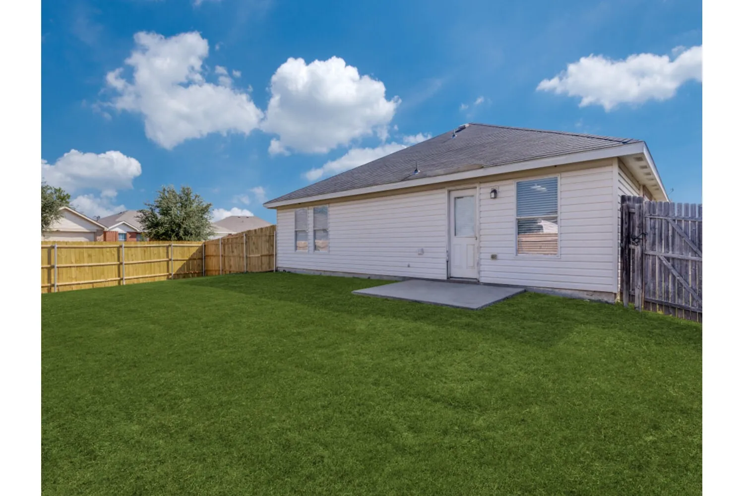 Single Family Residence For Rent in Tarrant County , 1609 Castle Ridge Road, Fort Worth, Texas 76140, 4 Bedroom, 2 Bathroom, 2 Garage spaces, 1,764 Sqft, built in 2006, mls#21375973, Real Estate Agent in Fort Worth, Homes For Rent in Tarrant county, Homes For Rent in Fort Worth, Realtor in Fort Worth Texas, Real Estate Brokerage Independent Realty Texas, Luminita Cordes Realtor