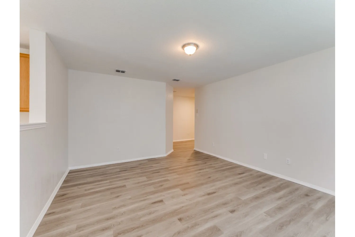 Single Family Residence For Rent in Tarrant County , 1609 Castle Ridge Road, Fort Worth, Texas 76140, 4 Bedroom, 2 Bathroom, 2 Garage spaces, 1,764 Sqft, built in 2006, mls#21375973, Real Estate Agent in Fort Worth, Homes For Rent in Tarrant county, Homes For Rent in Fort Worth, Realtor in Fort Worth Texas, Real Estate Brokerage Independent Realty Texas, Luminita Cordes Realtor