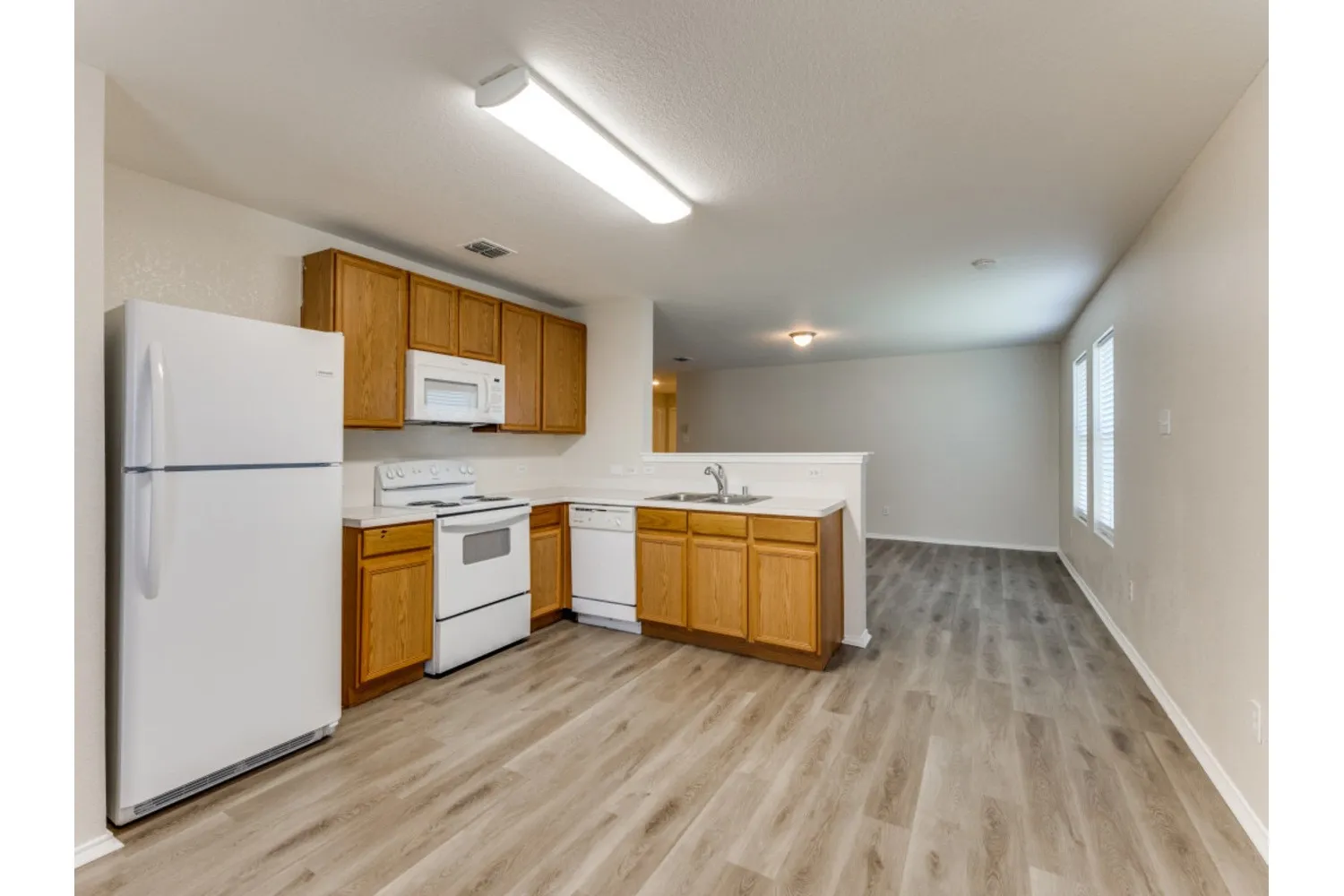 Single Family Residence For Rent in Tarrant County , 1609 Castle Ridge Road, Fort Worth, Texas 76140, 4 Bedroom, 2 Bathroom, 2 Garage spaces, 1,764 Sqft, built in 2006, mls#21375973, Real Estate Agent in Fort Worth, Homes For Rent in Tarrant county, Homes For Rent in Fort Worth, Realtor in Fort Worth Texas, Real Estate Brokerage Independent Realty Texas, Luminita Cordes Realtor