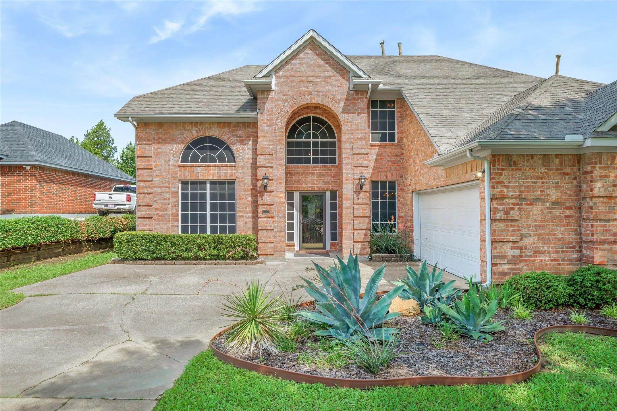 Single Family Residence For Sale in Dallas County , 2113 Blackfoot Trail, Mesquite, Texas 75149, 4 Bedroom, 3 Bathroom, 2 Garage spaces, 2,925 Sqft, built in 1992, mls#21375351, Real Estate Agent in Mesquite, Homes For Sale in Dallas county, Homes For Sale in Mesquite, Realtor in Mesquite Texas, Real Estate Brokerage Independent Realty Texas, Luminita Cordes Realtor