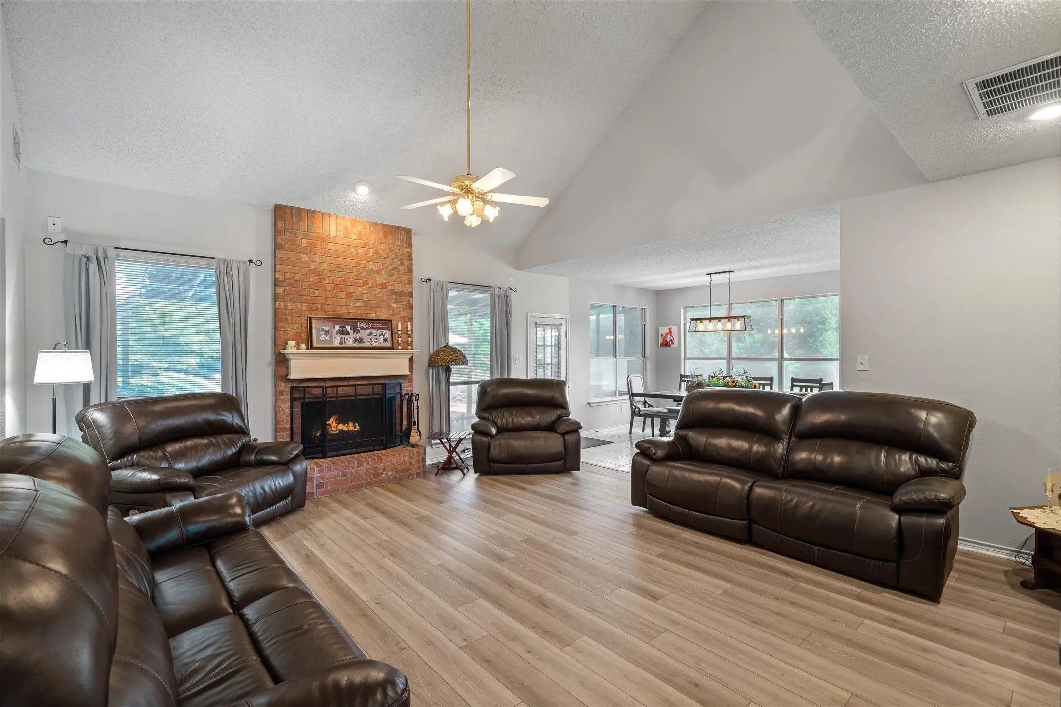 Single Family Residence For Sale in Dallas County , 2113 Blackfoot Trail, Mesquite, Texas 75149, 4 Bedroom, 3 Bathroom, 2 Garage spaces, 2,925 Sqft, built in 1992, mls#21375351, Real Estate Agent in Mesquite, Homes For Sale in Dallas county, Homes For Sale in Mesquite, Realtor in Mesquite Texas, Real Estate Brokerage Independent Realty Texas, Luminita Cordes Realtor